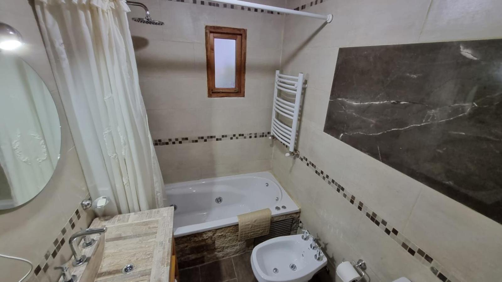 Cabaña con Piscina Cubierta