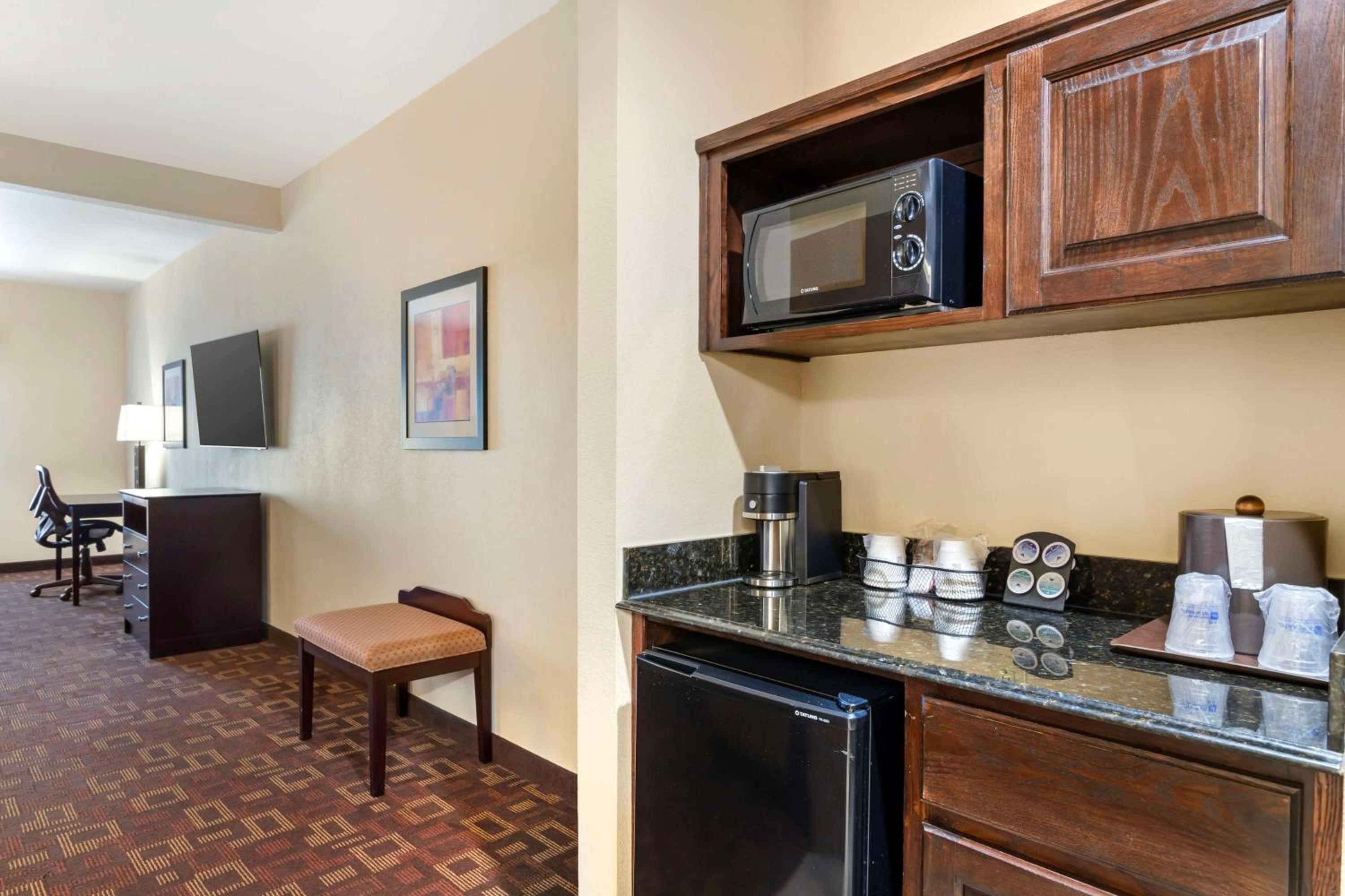 Best Western Plus Goliad Inn & Suites