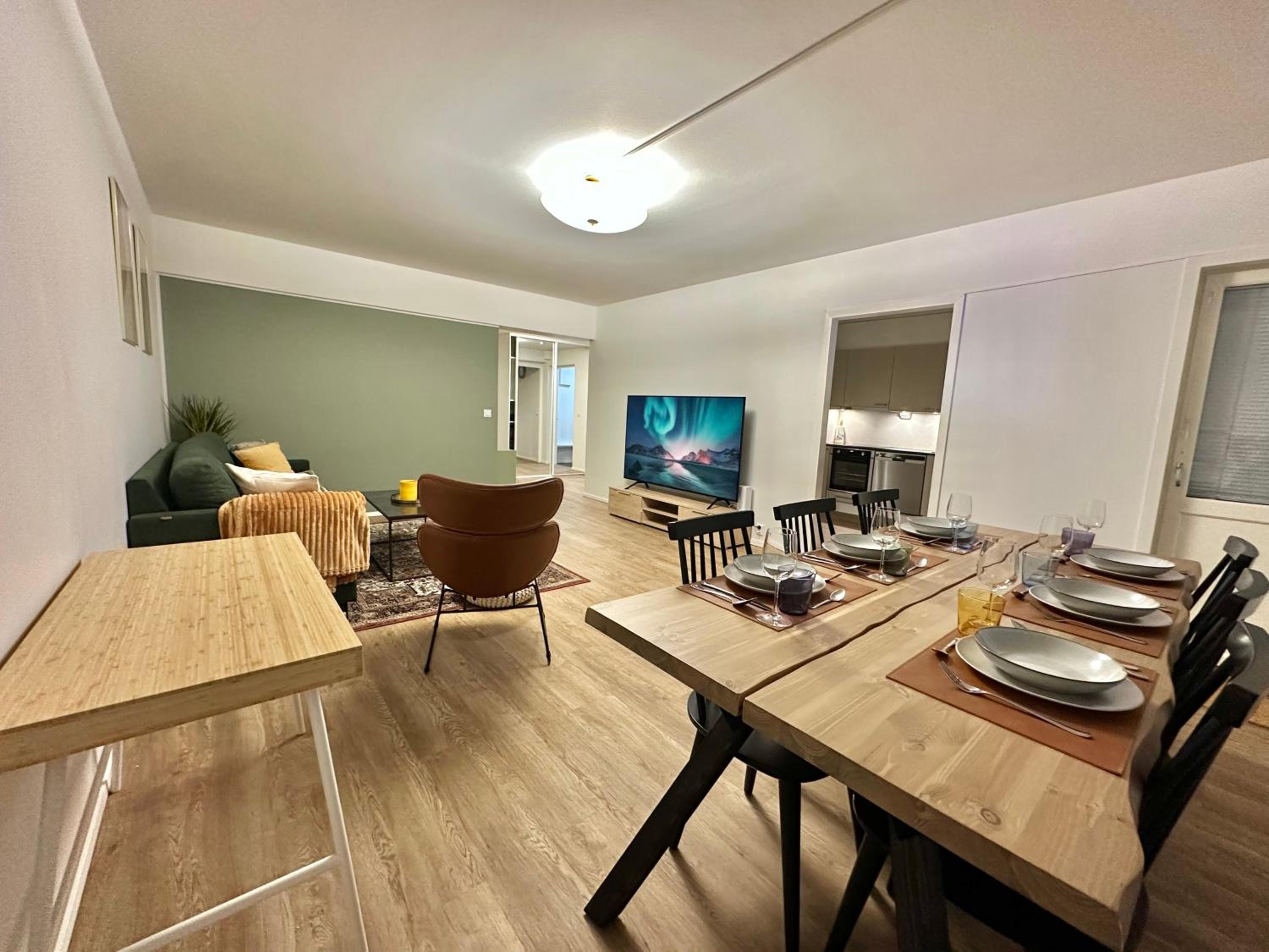 Aurora City View Suite