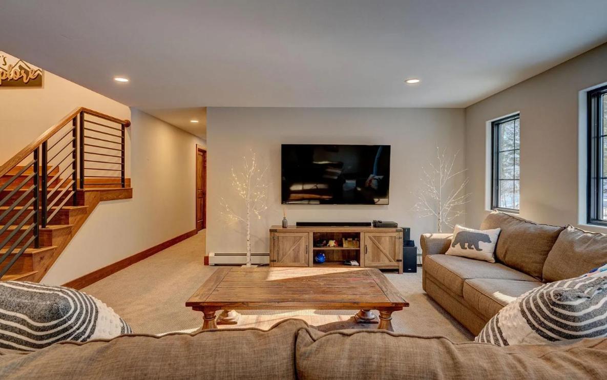 Huge Luxe Loon Mtn Chalet w Hot Tub & Fire Pit!