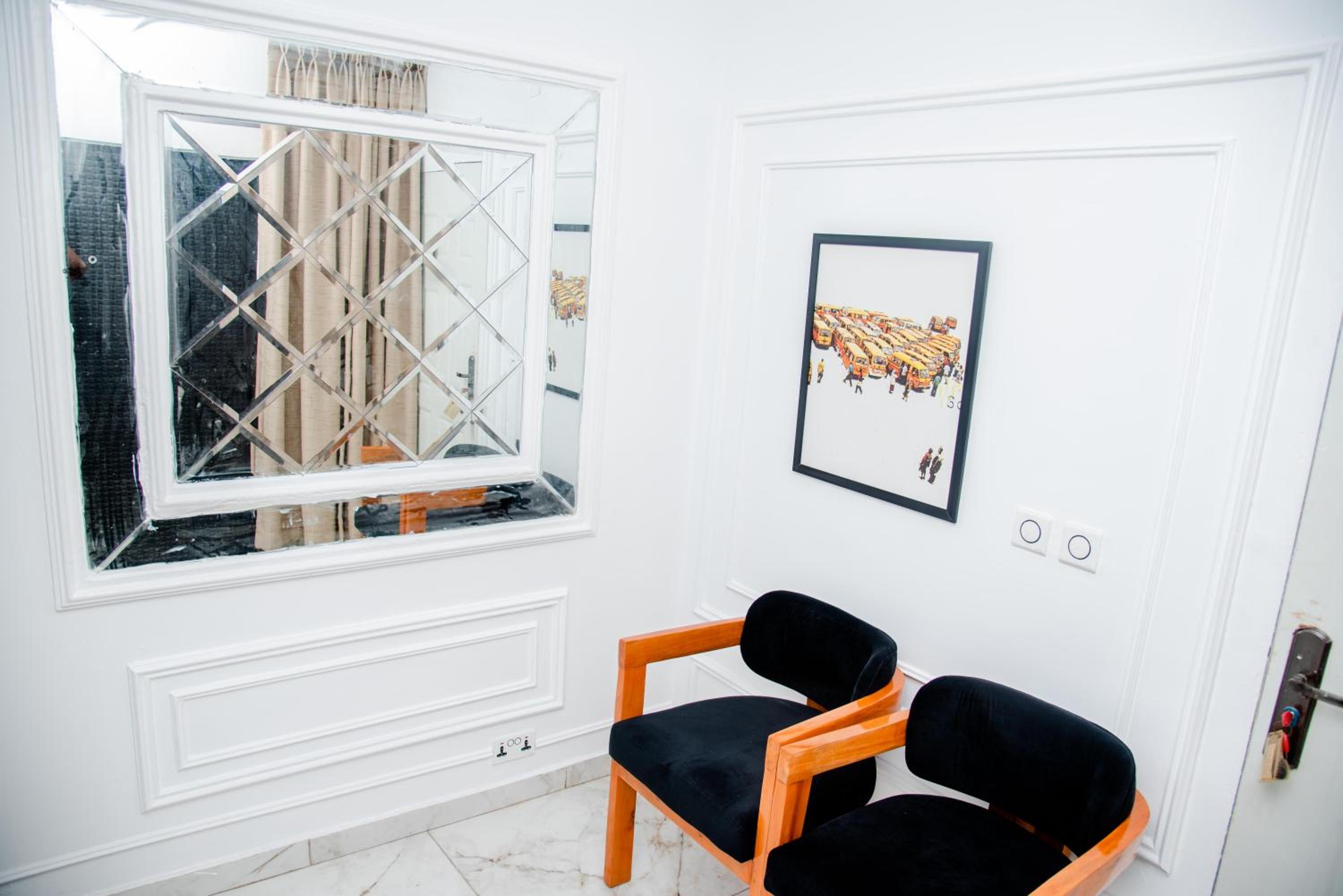 D2LUXURYSUITEs view 2