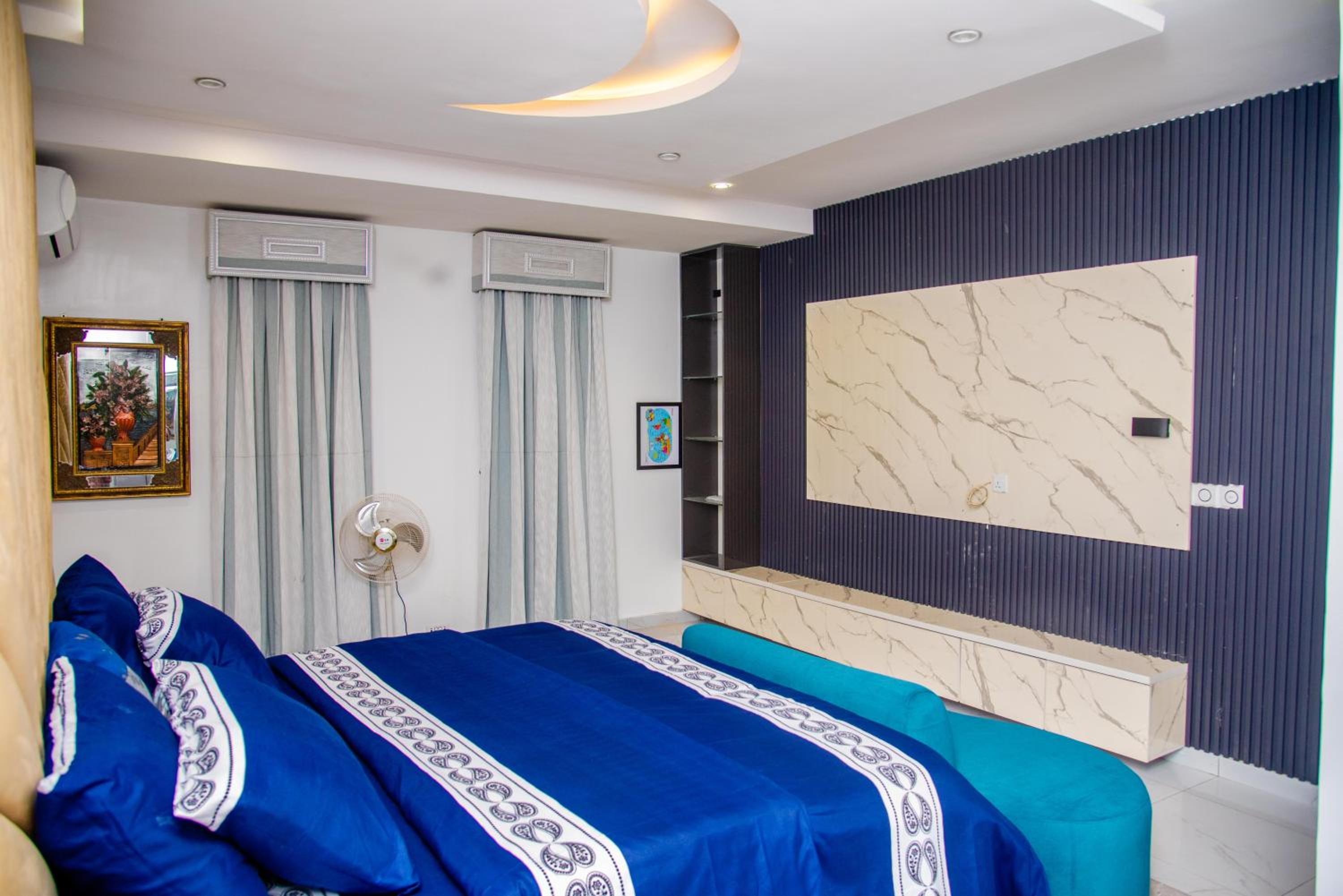 D2LUXURYSUITEs view 3