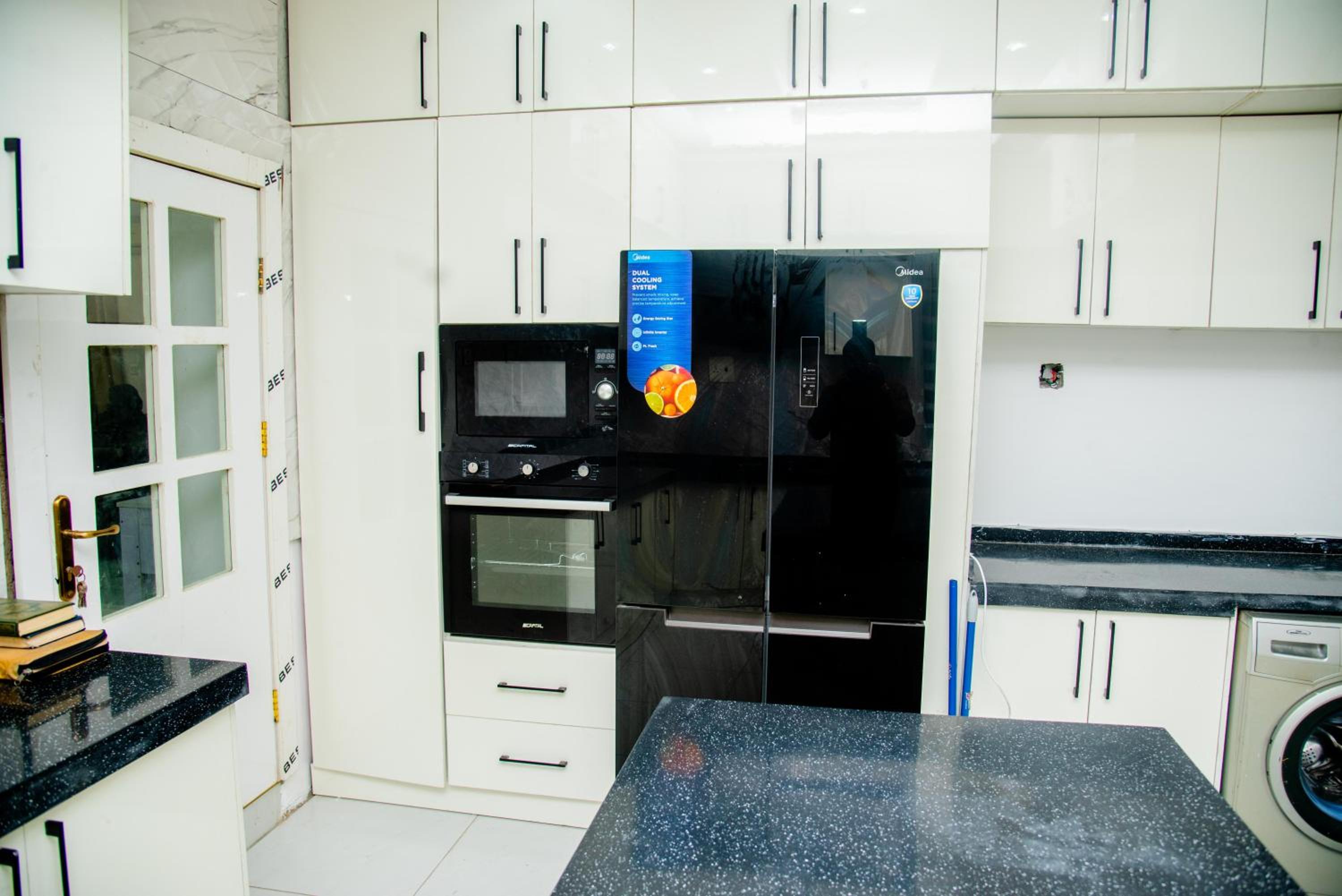 D2LUXURYSUITEs view 5