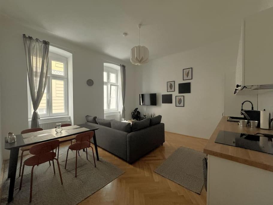 Historic Flat near Main Station