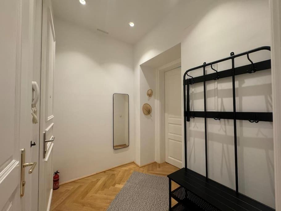 Historic Flat near Main Station
