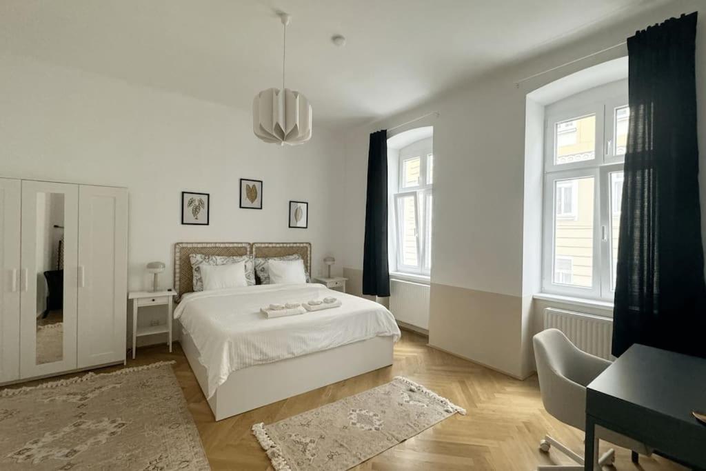 Historic Flat near Main Station