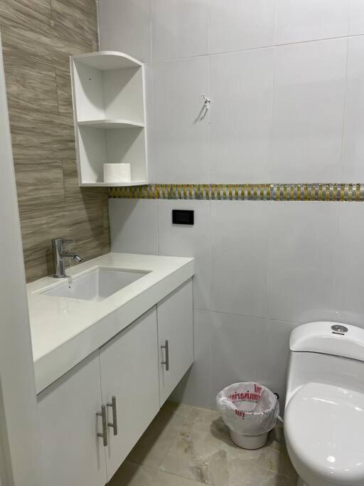 Lindo Apartamento Moderno PISO 3 Apartamento # 14 view 4