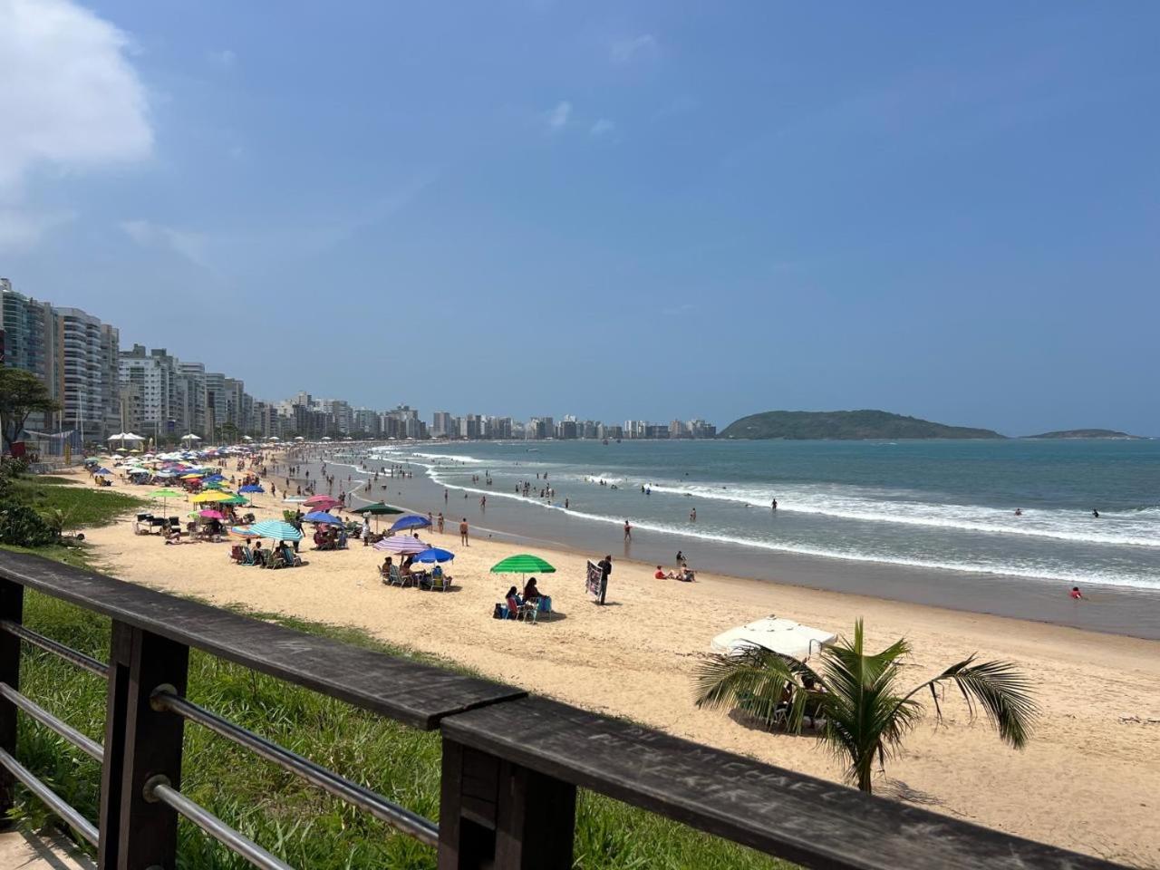 Apt 3q luxo com ar e jacuzzi na Beira Mar