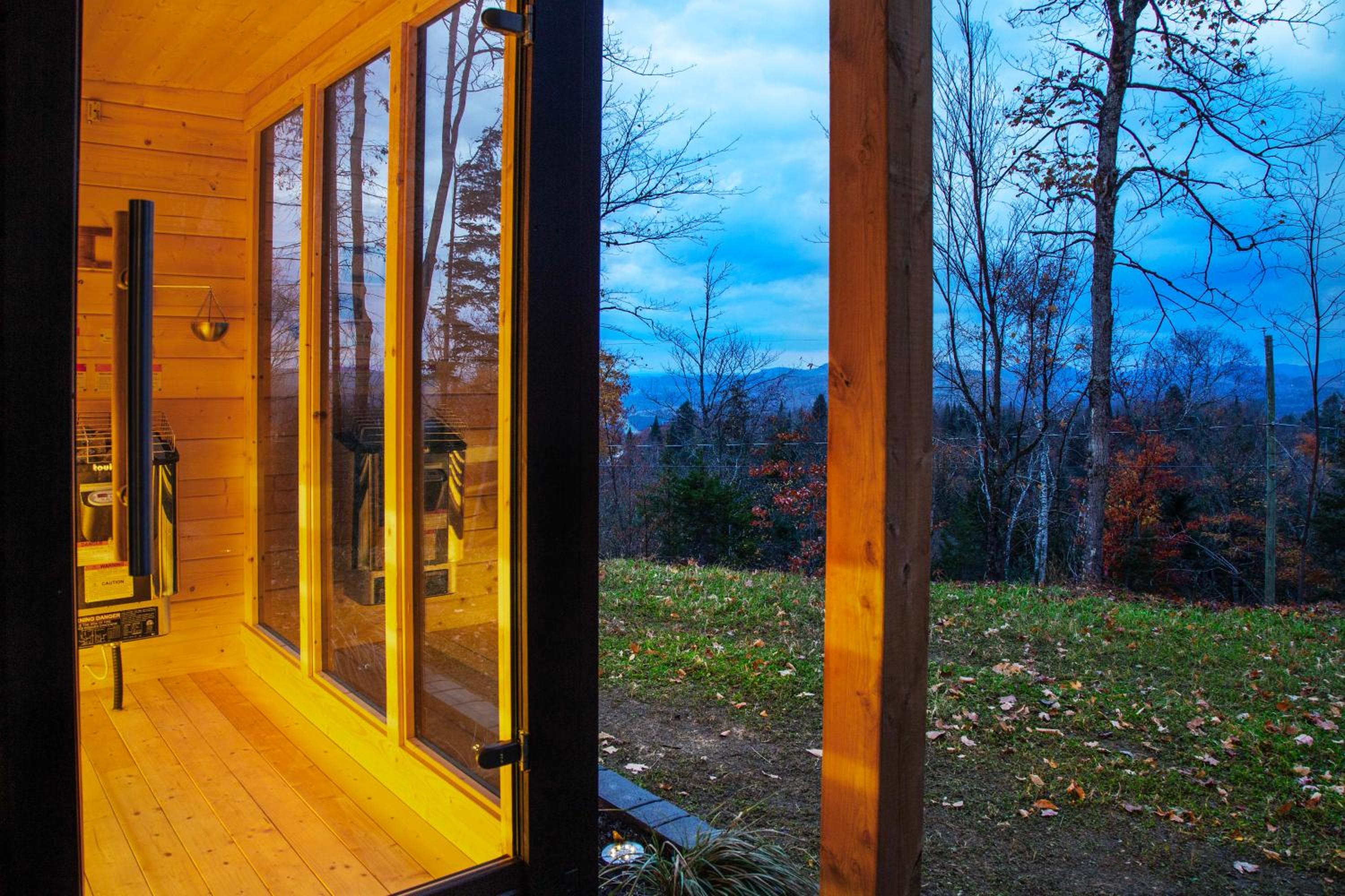 Chalet Peak Tremblant: Your Mountain Escape.