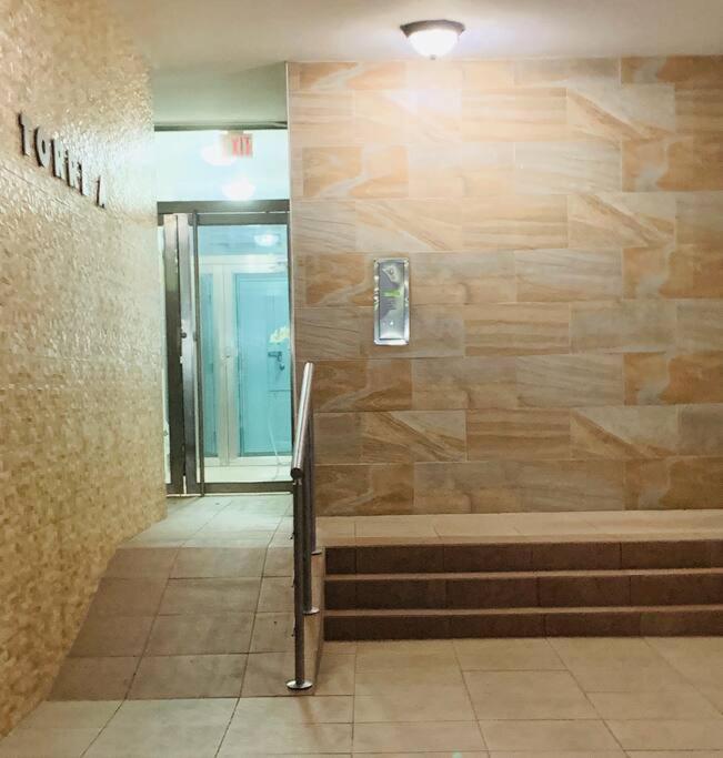 Excellent Location near EVERYTHING, sparkling