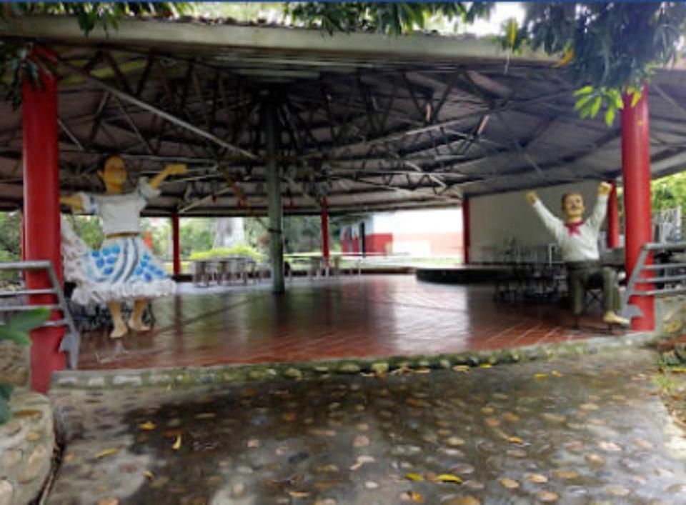 Casa Campestre El Silencio con Familias Exitosas