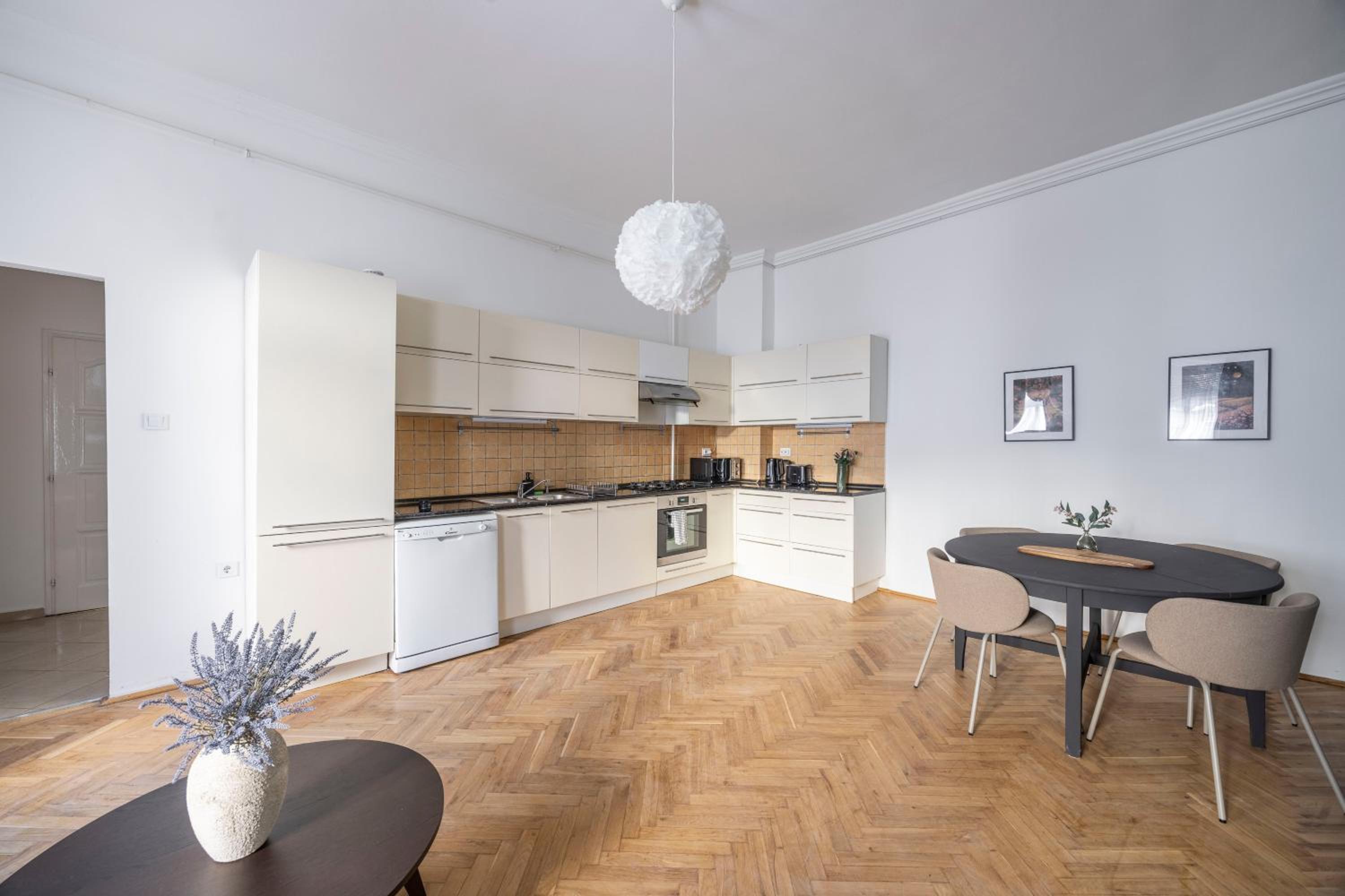 Cozy & Central Located Apartment w' Terrace view 3