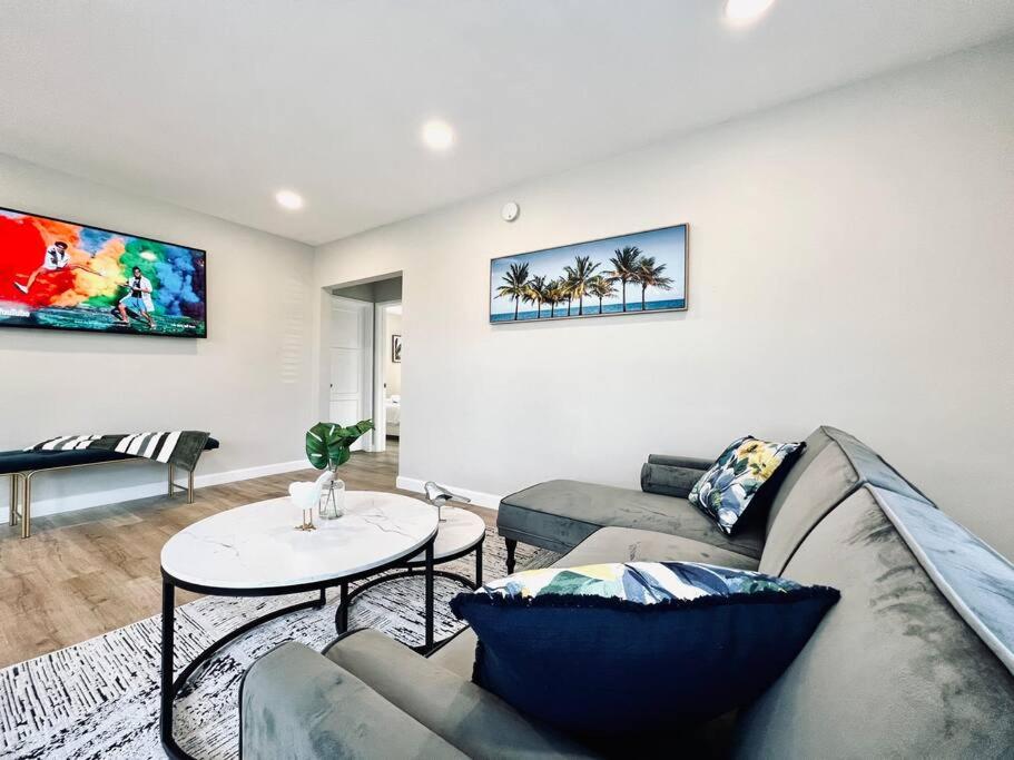 Jies choice Superb 2B new House with big backyard view 2