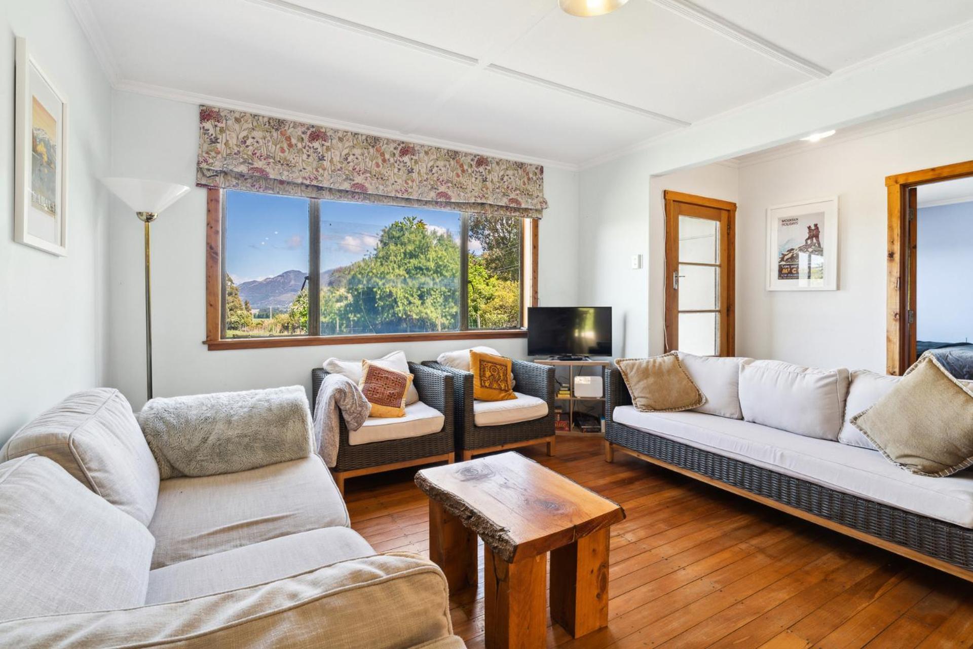 The Nook - Lake Hawea Holiday Home view 2