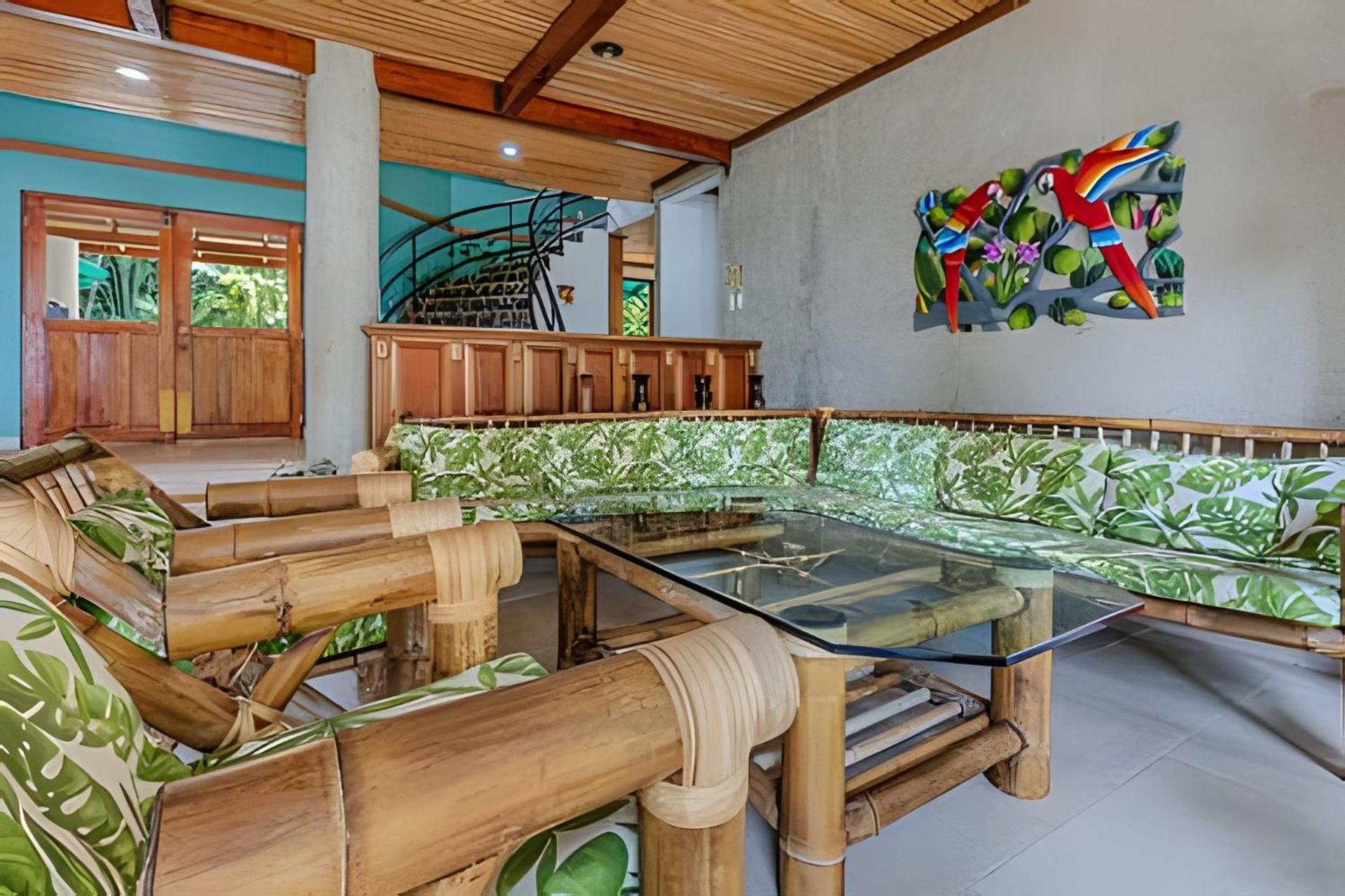 Private Jungle Home Sorrounded By Two Creeks