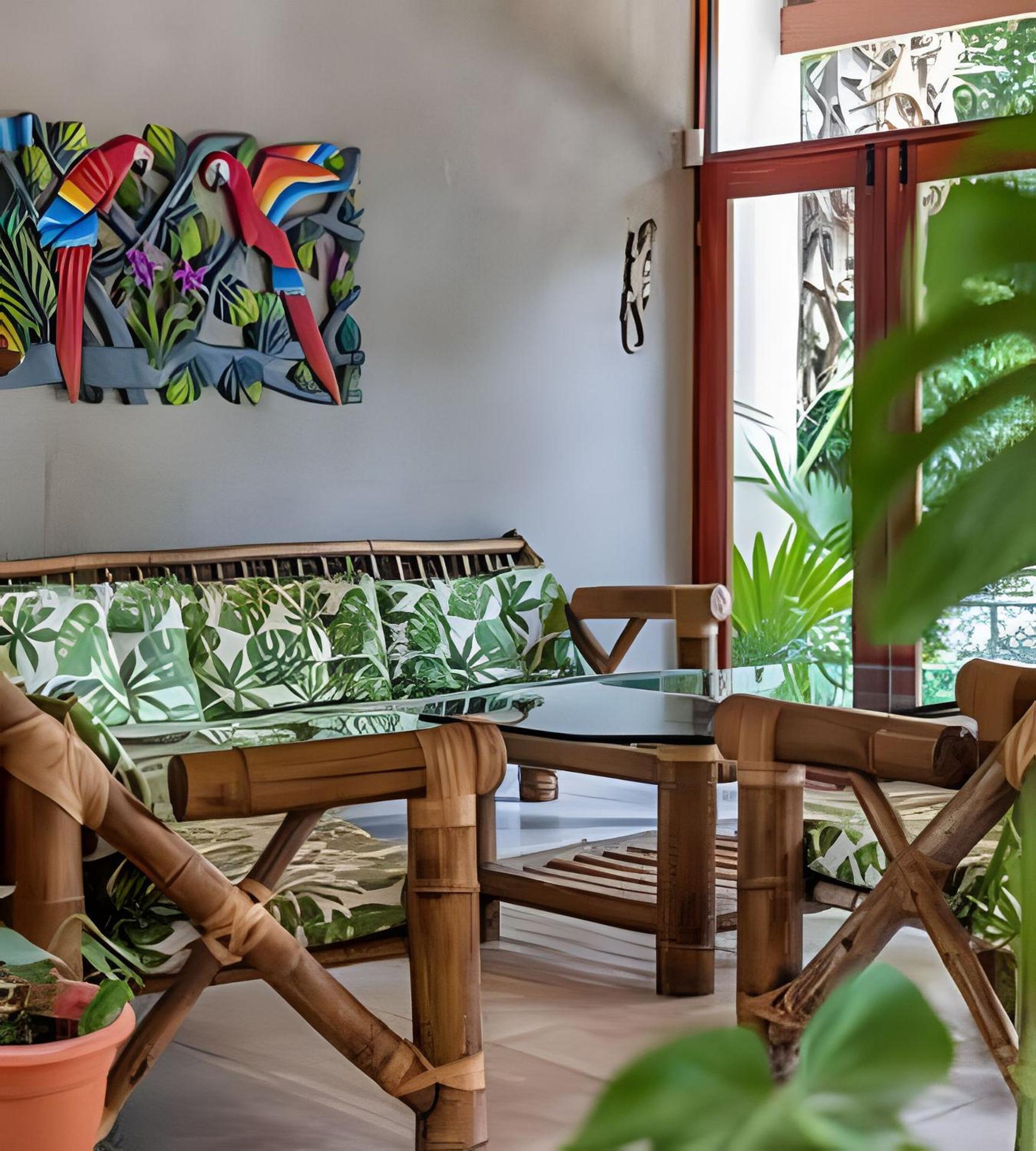 Private Jungle Home Sorrounded By Two Creeks