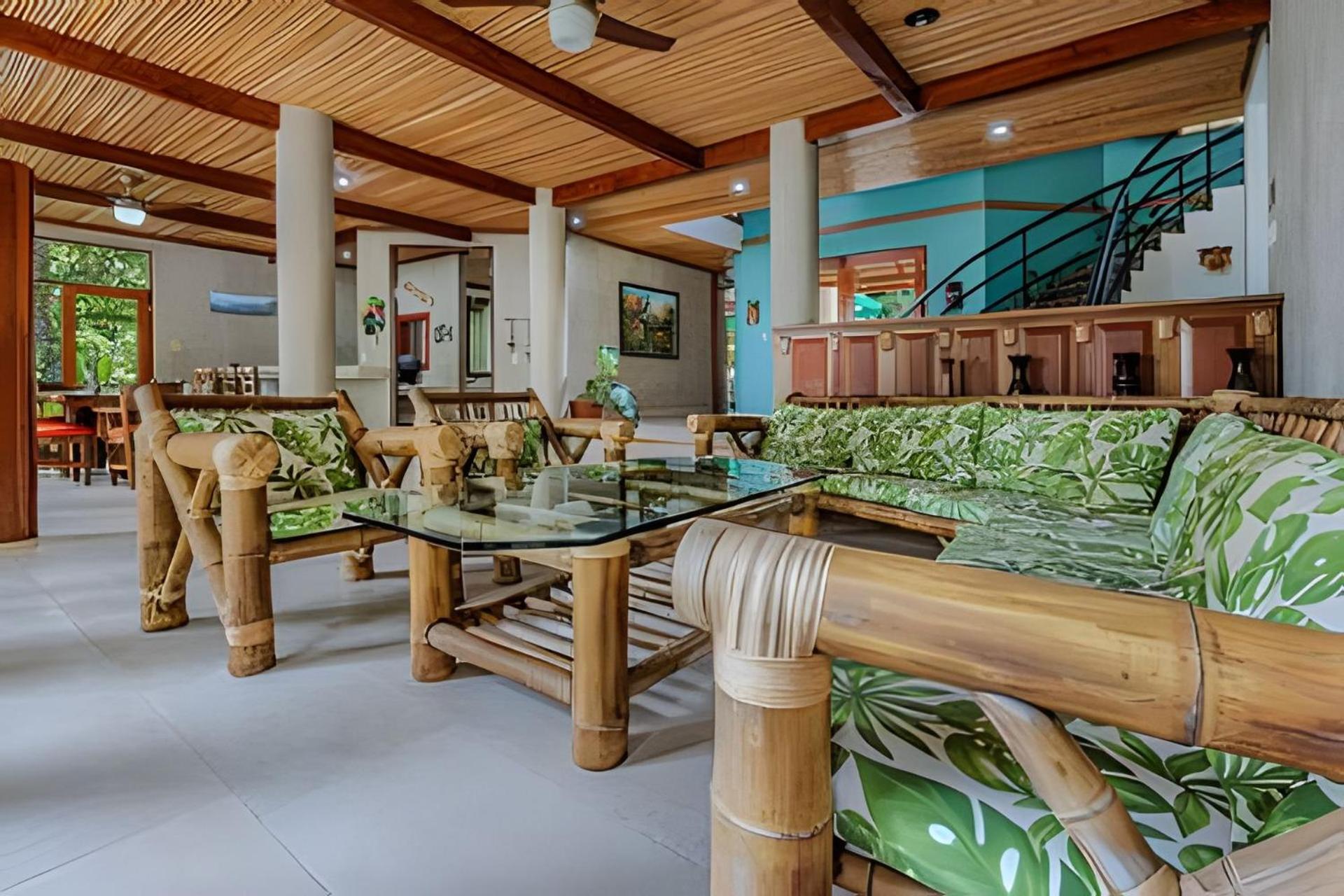 Private Jungle Home Sorrounded By Two Creeks