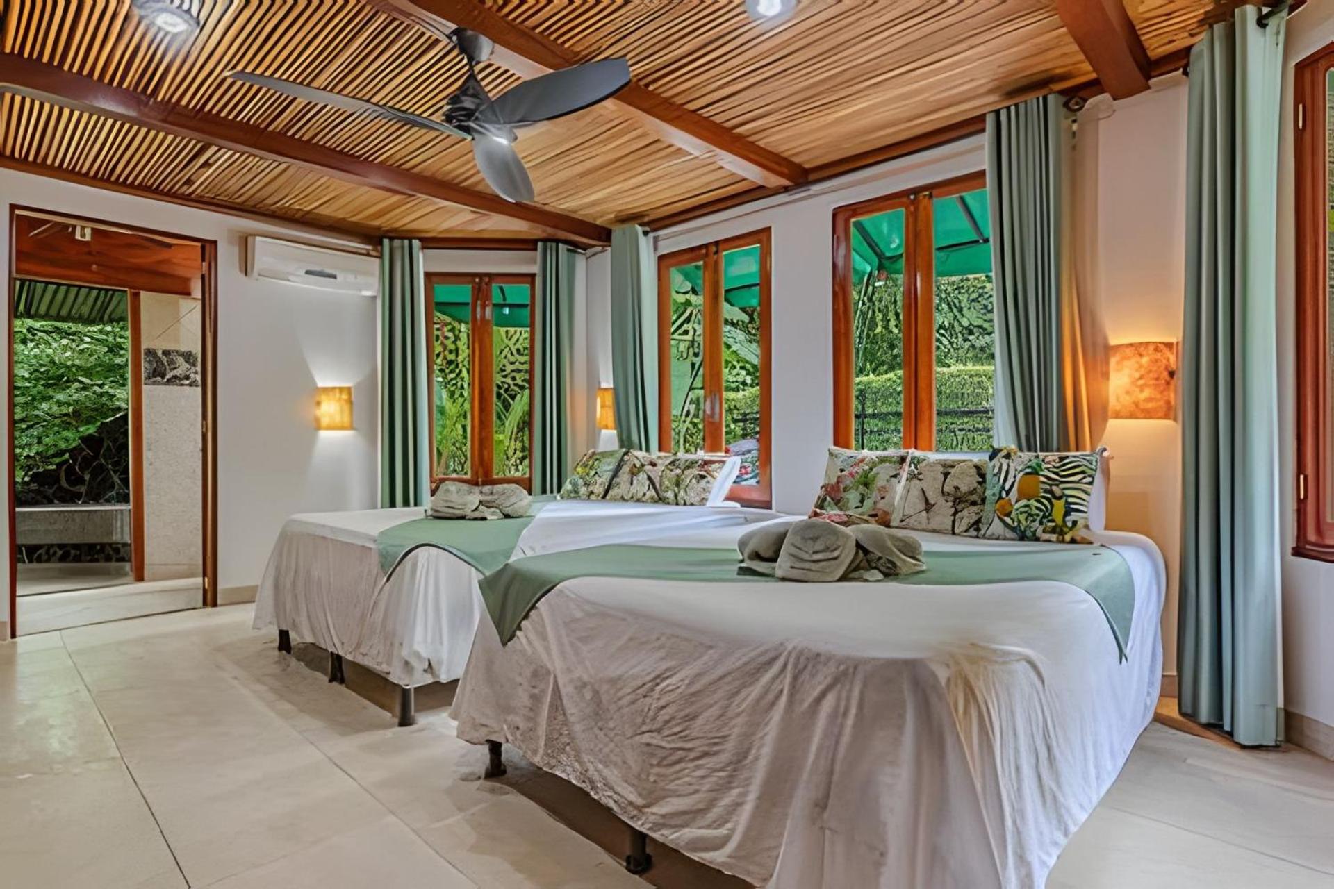 Private Jungle Home Sorrounded By Two Creeks