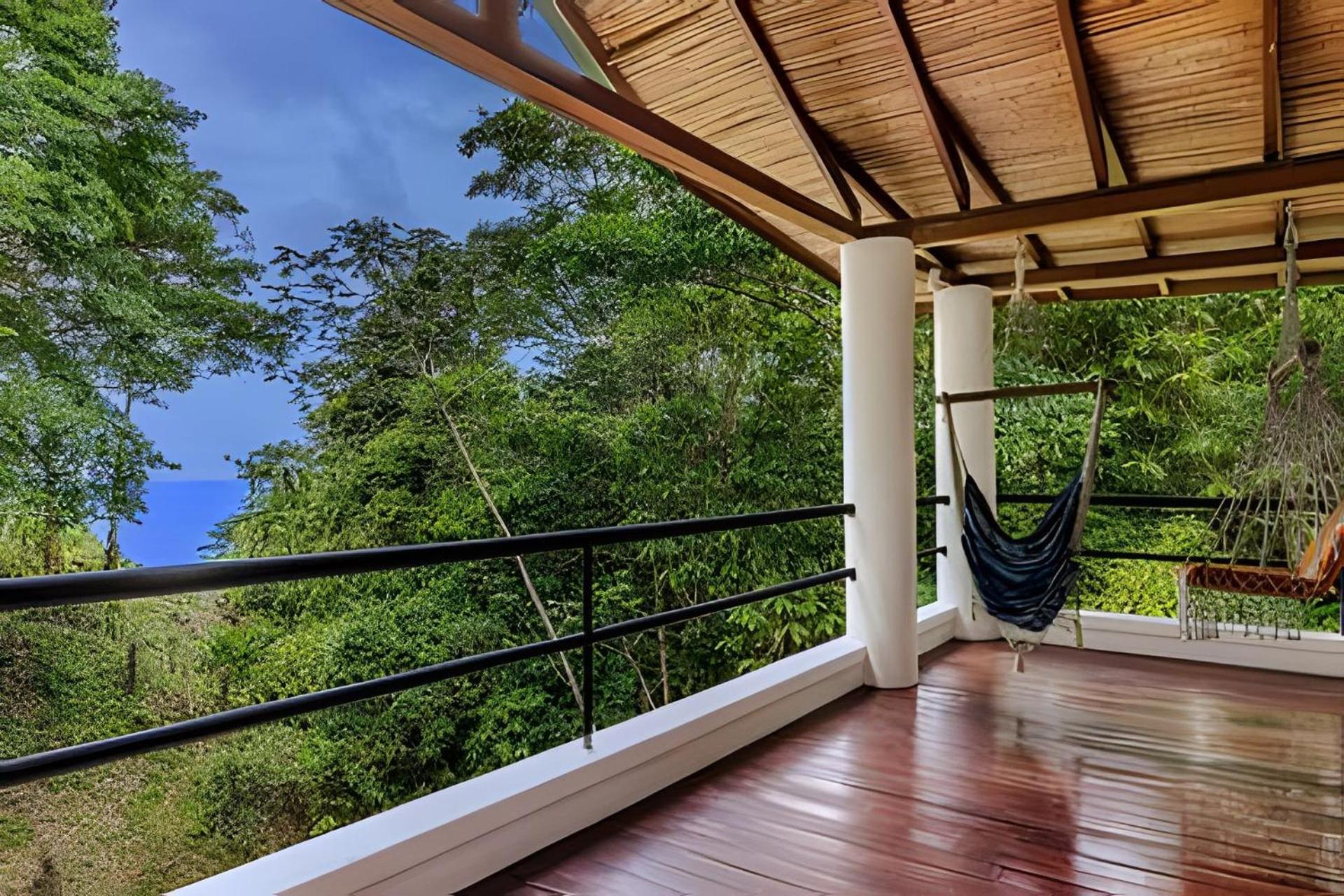 Private Jungle Home Sorrounded By Two Creeks
