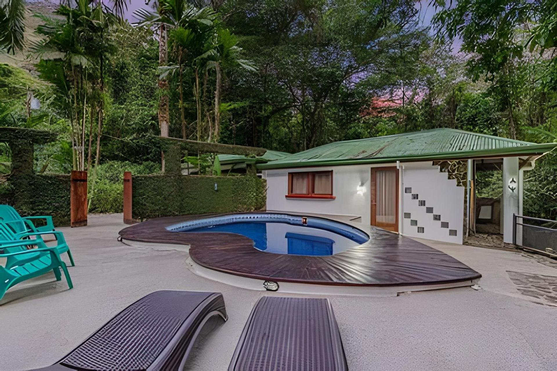 Private Jungle Home Sorrounded By Two Creeks