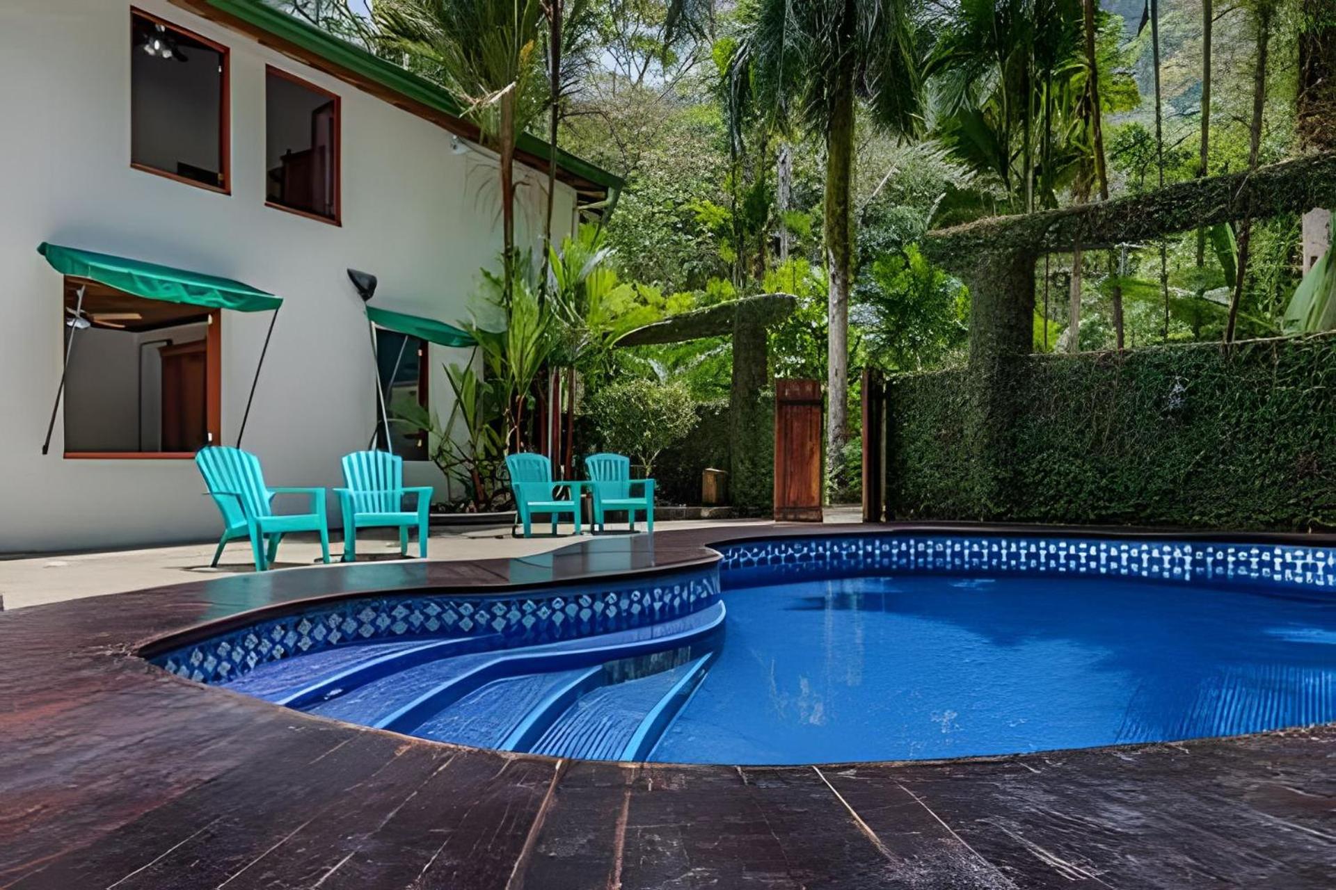 Private Jungle Home Sorrounded By Two Creeks