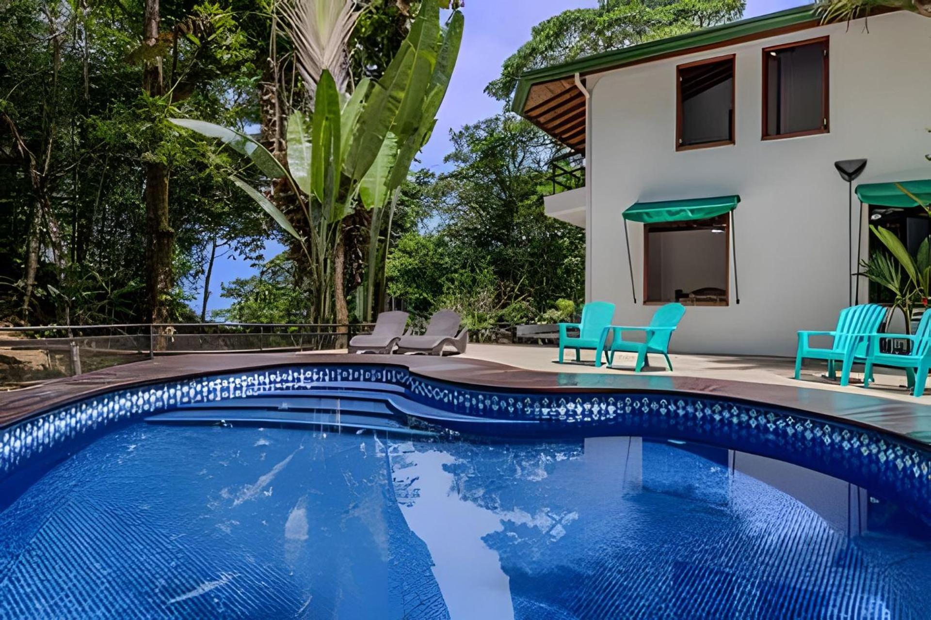 Private Jungle Home Sorrounded By Two Creeks