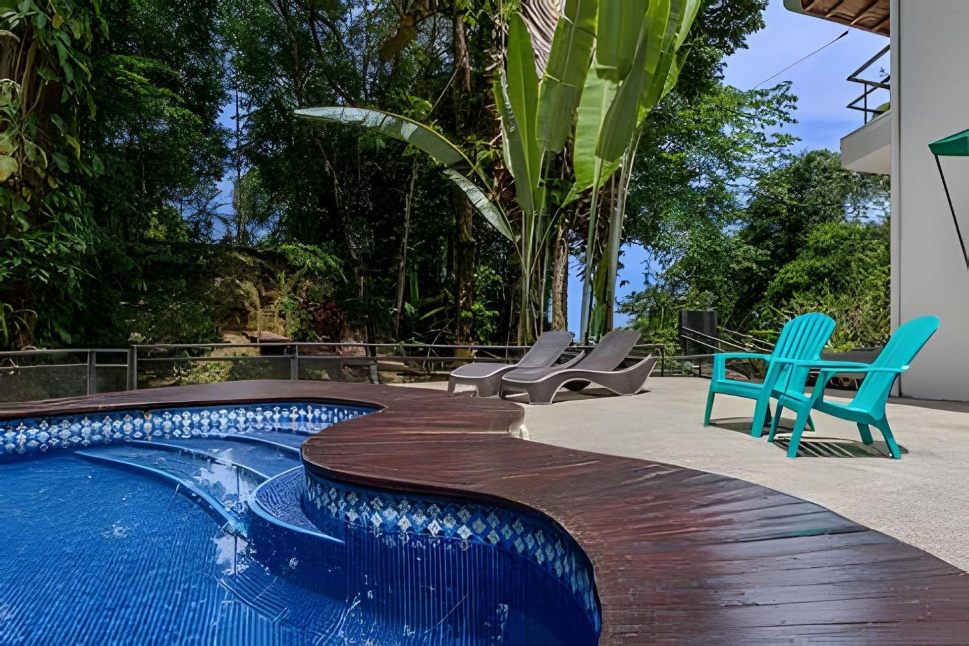 Private Jungle Home Sorrounded By Two Creeks