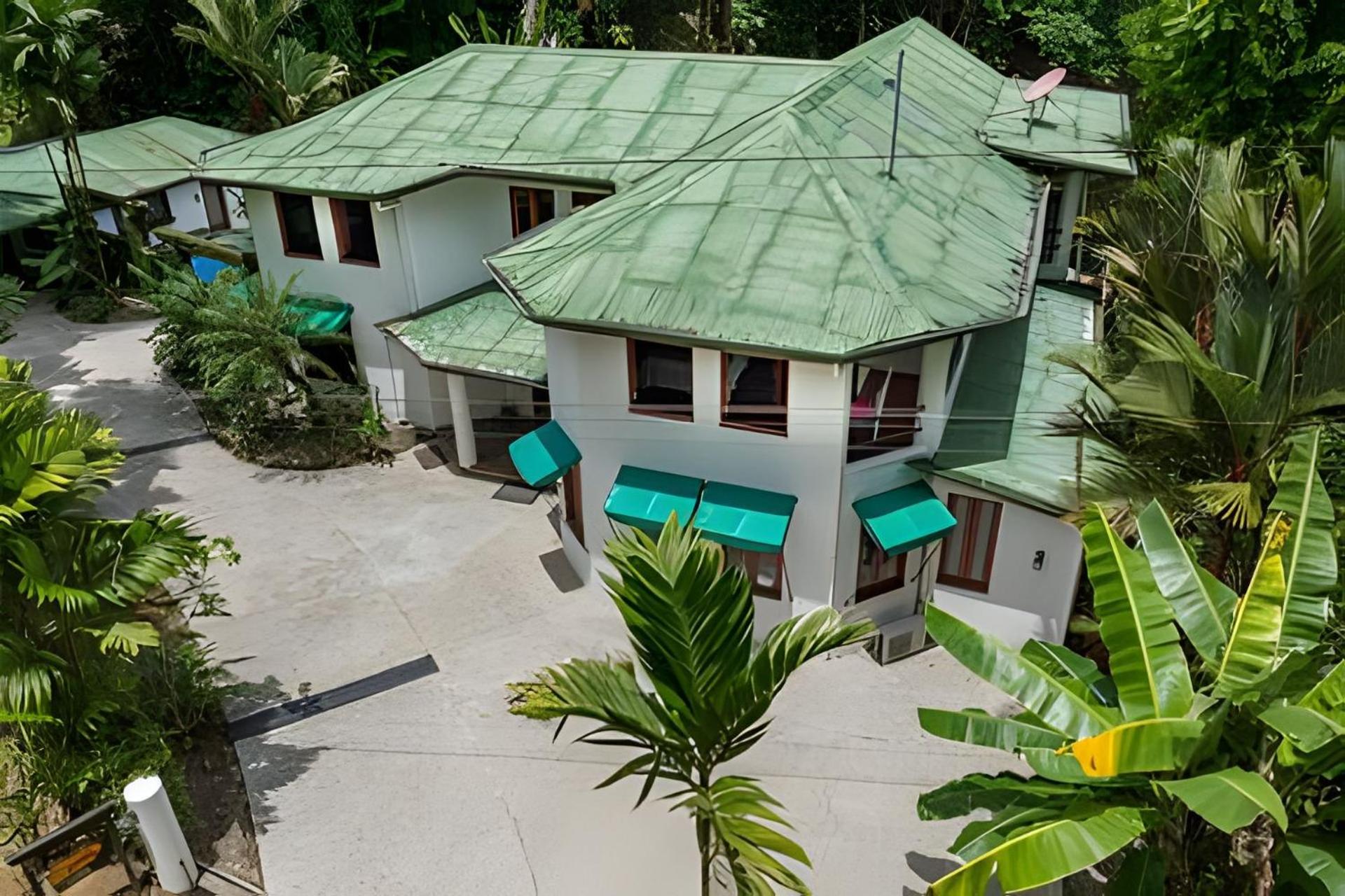 Private Jungle Home Sorrounded By Two Creeks