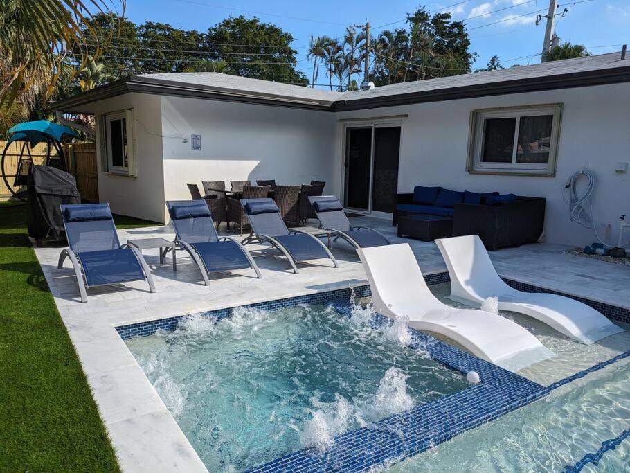Funkadelic Flat Heated Pool Spa Beach view 5