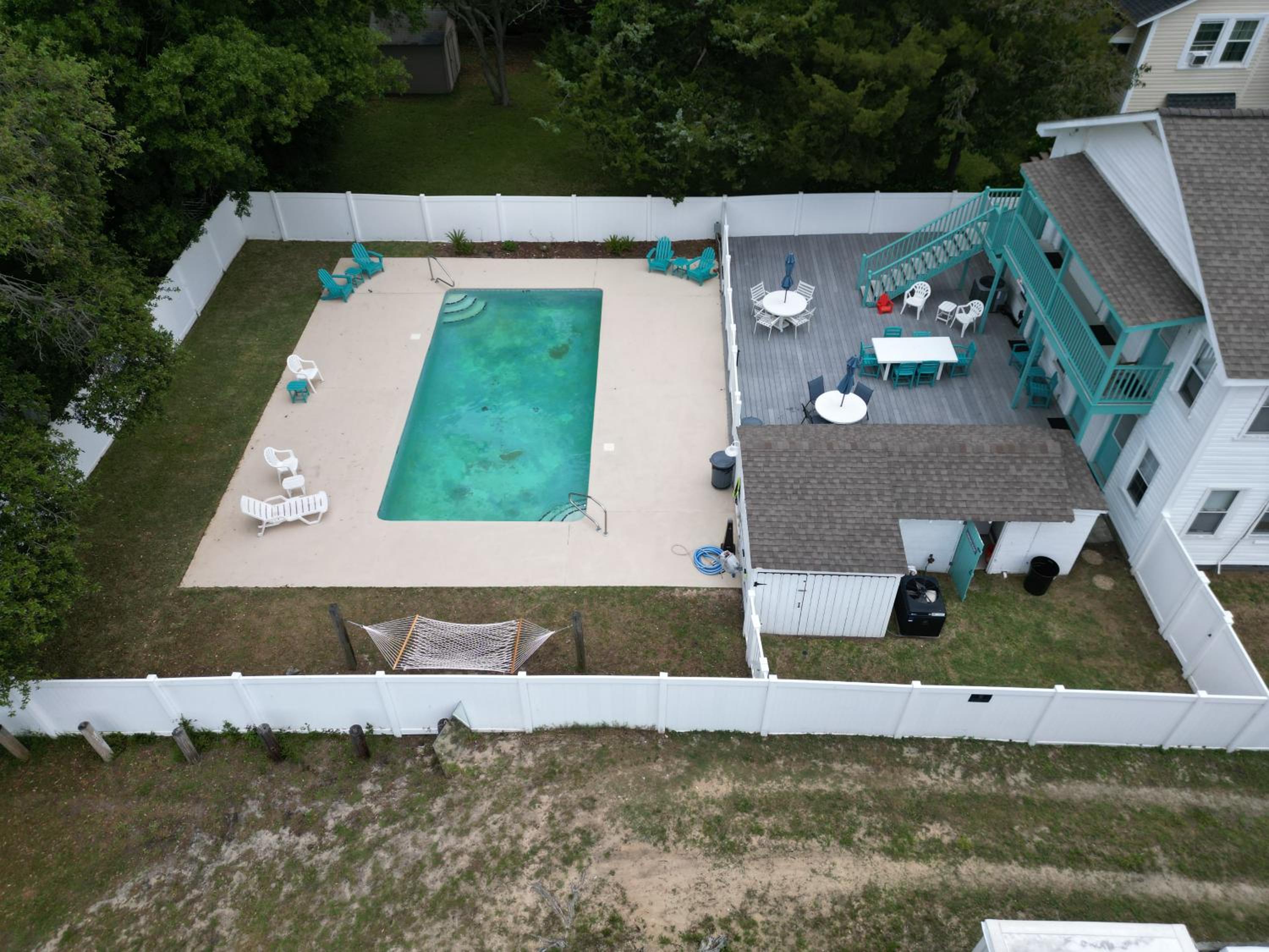 The 19th Hole -5 Bdr Slps 10 Golf Beach Pool Heat Hot Tub Extended Stay Welcome!! view 2