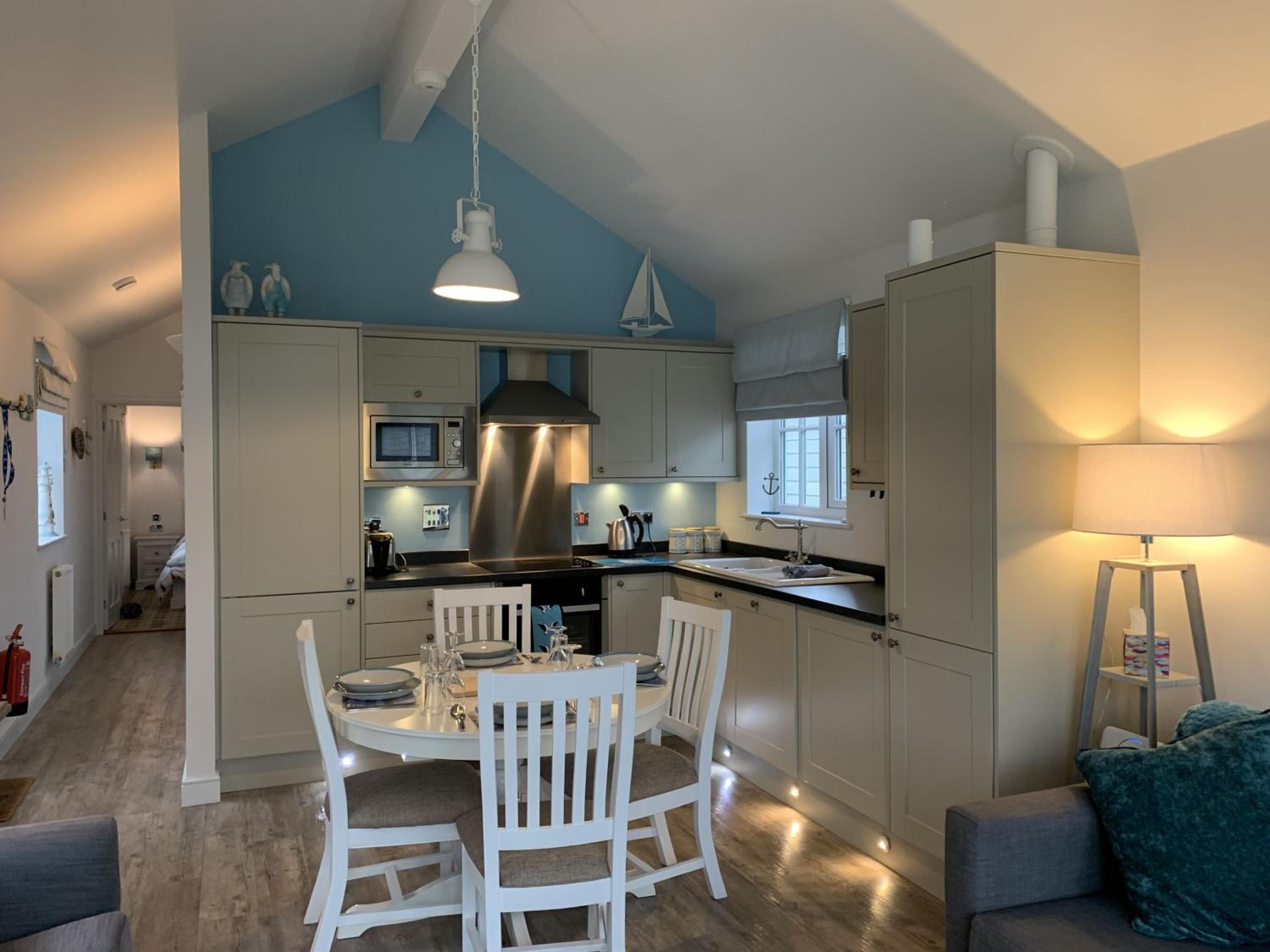 Rosies, The Bay, 2 bedrooms with ensuites, parking for 2 cars, 2 dogs welcome view 5