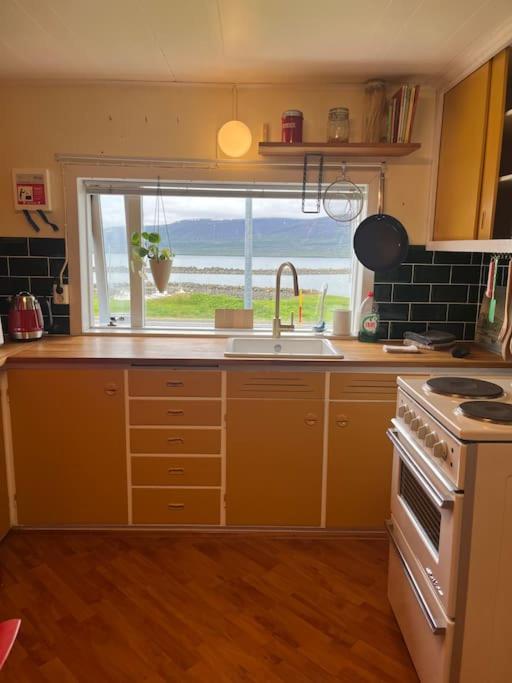 Ásgarður - A cozy home by the seaside view 4