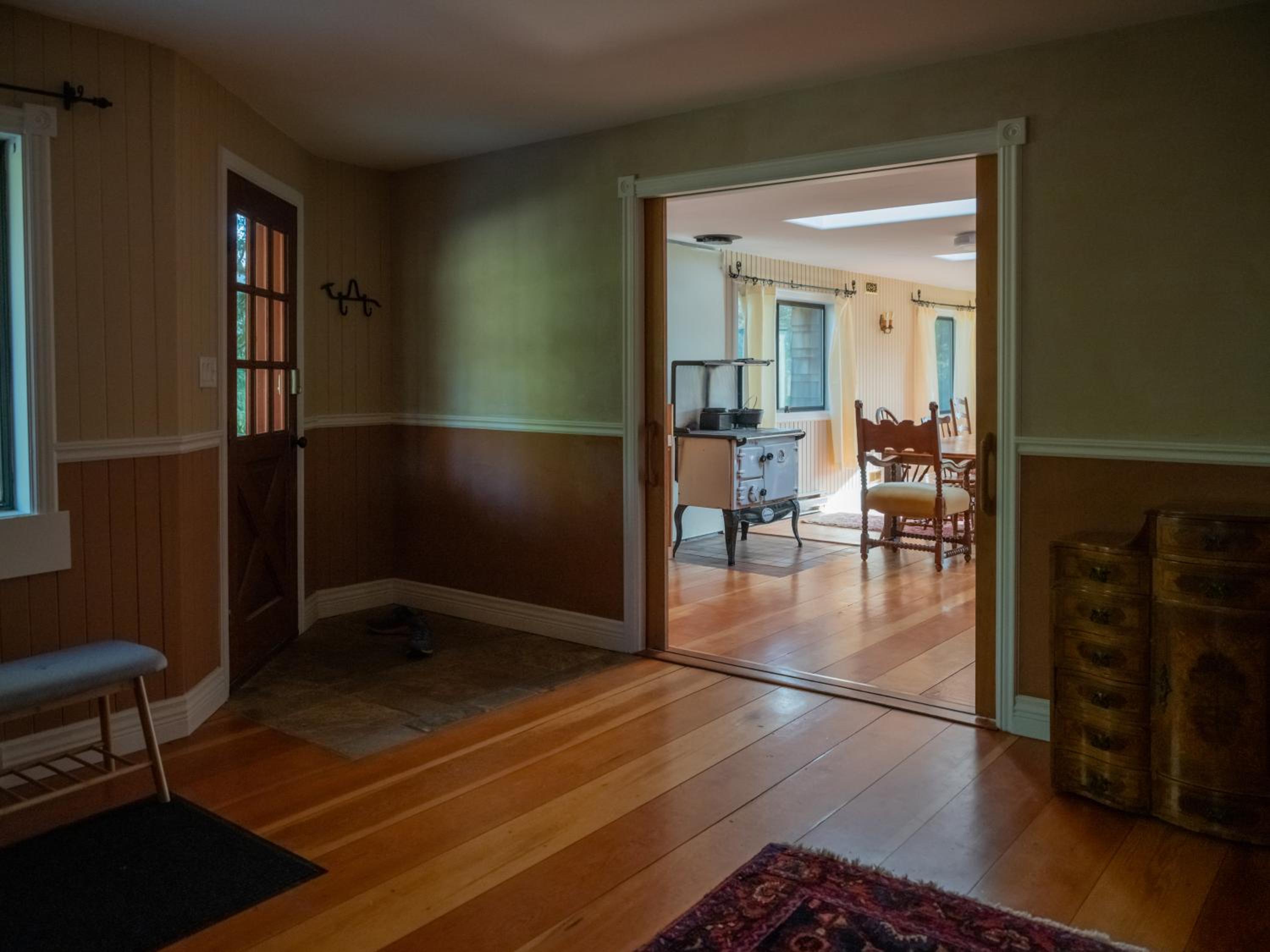 Lakefront Cottage, Salt Spring Island