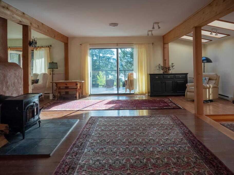 Lakefront Cottage, Salt Spring Island