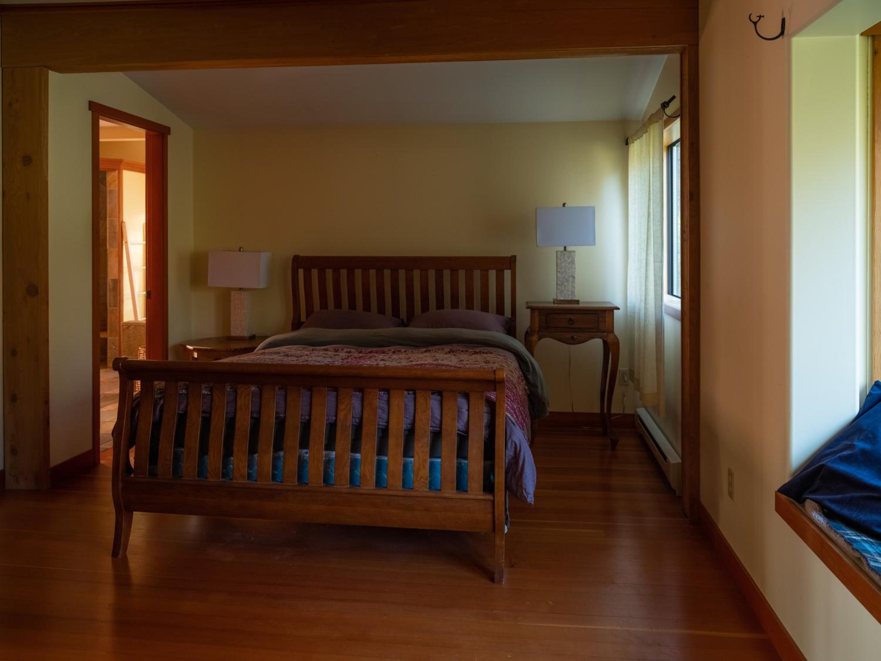 Lakefront Cottage, Salt Spring Island