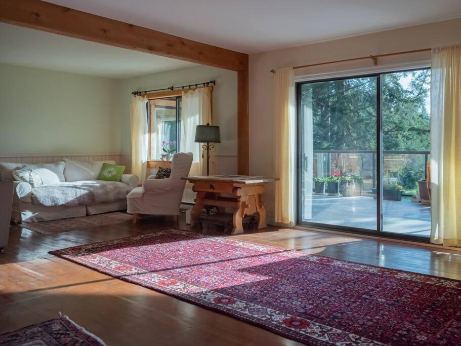 Lakefront Cottage, Salt Spring Island