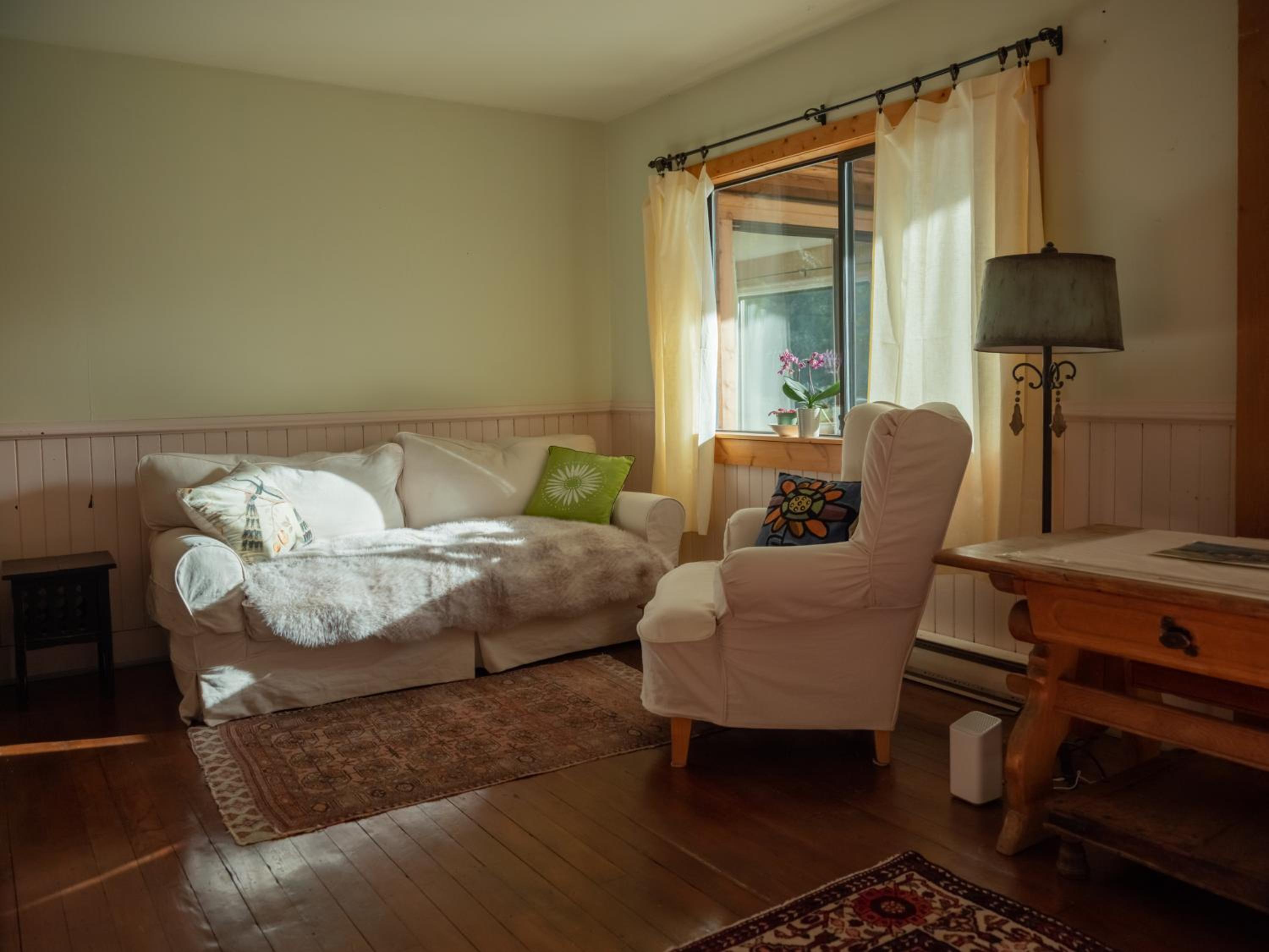 Lakefront Cottage, Salt Spring Island