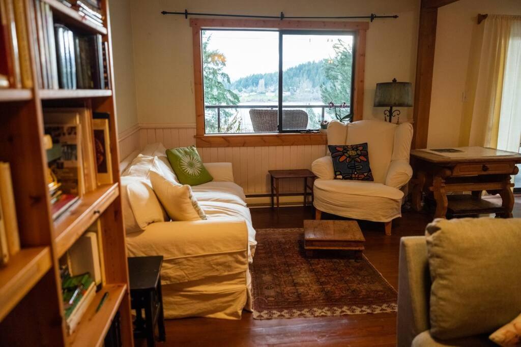 Lakefront Cottage, Salt Spring Island