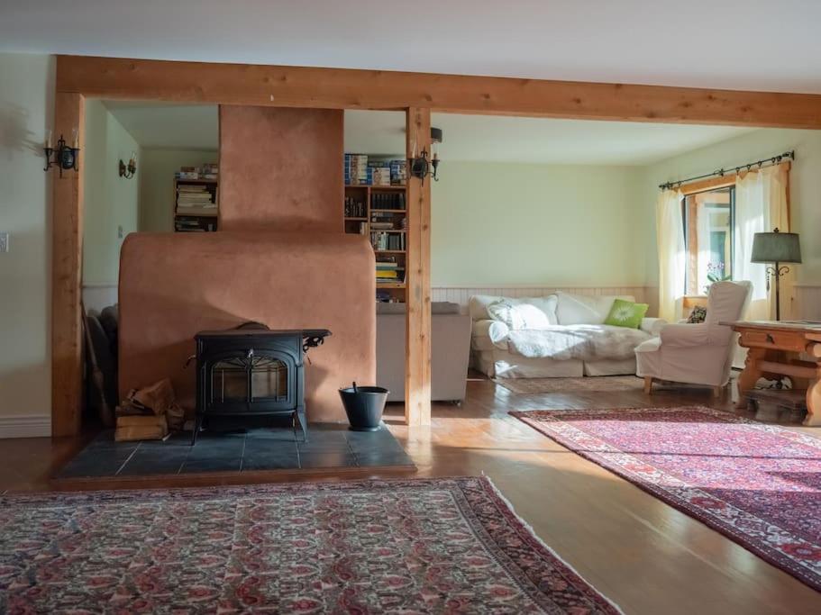 Lakefront Cottage, Salt Spring Island