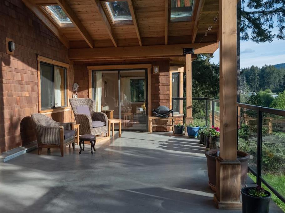 Lakefront Cottage, Salt Spring Island