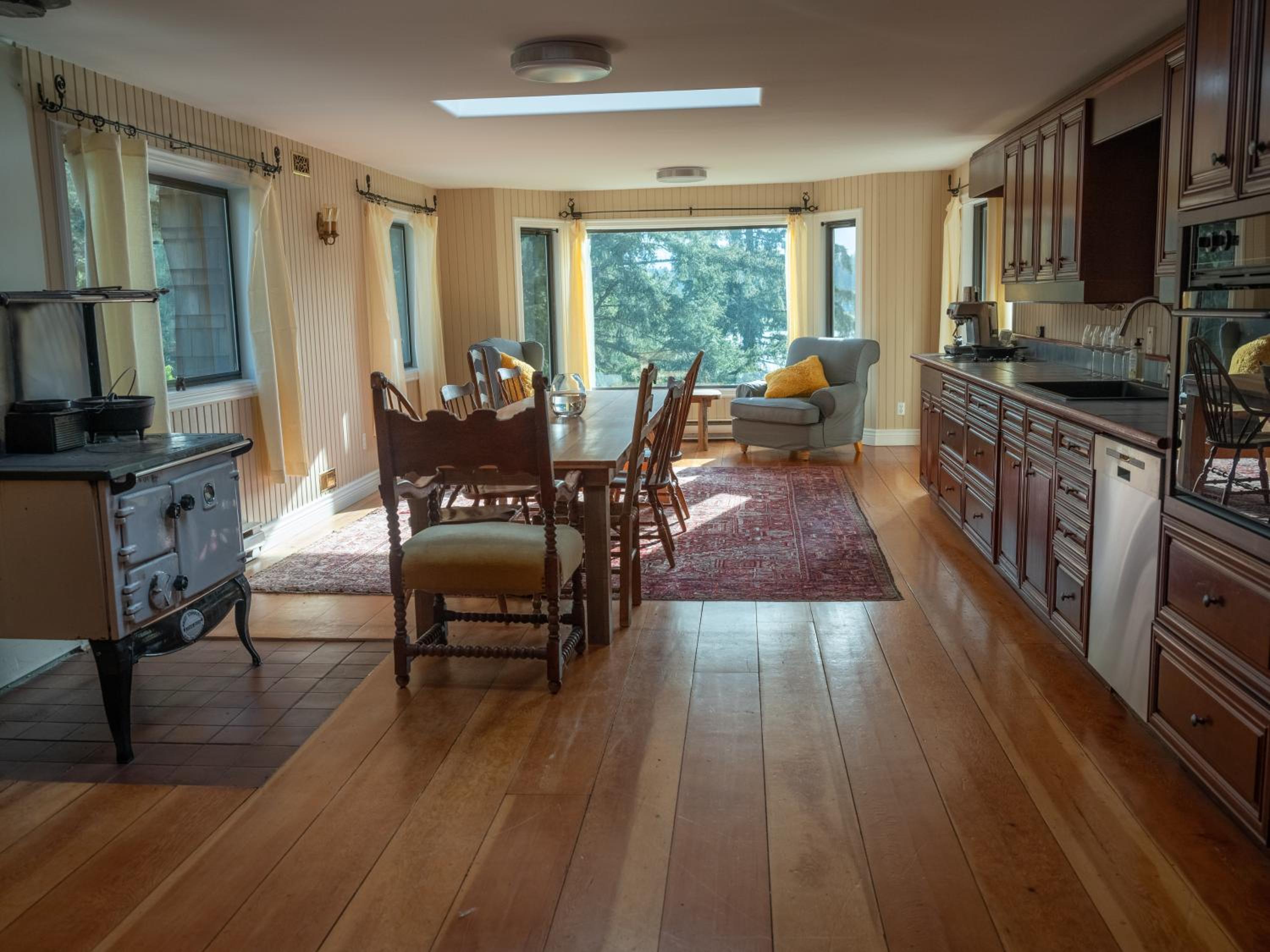 Lakefront Cottage, Salt Spring Island