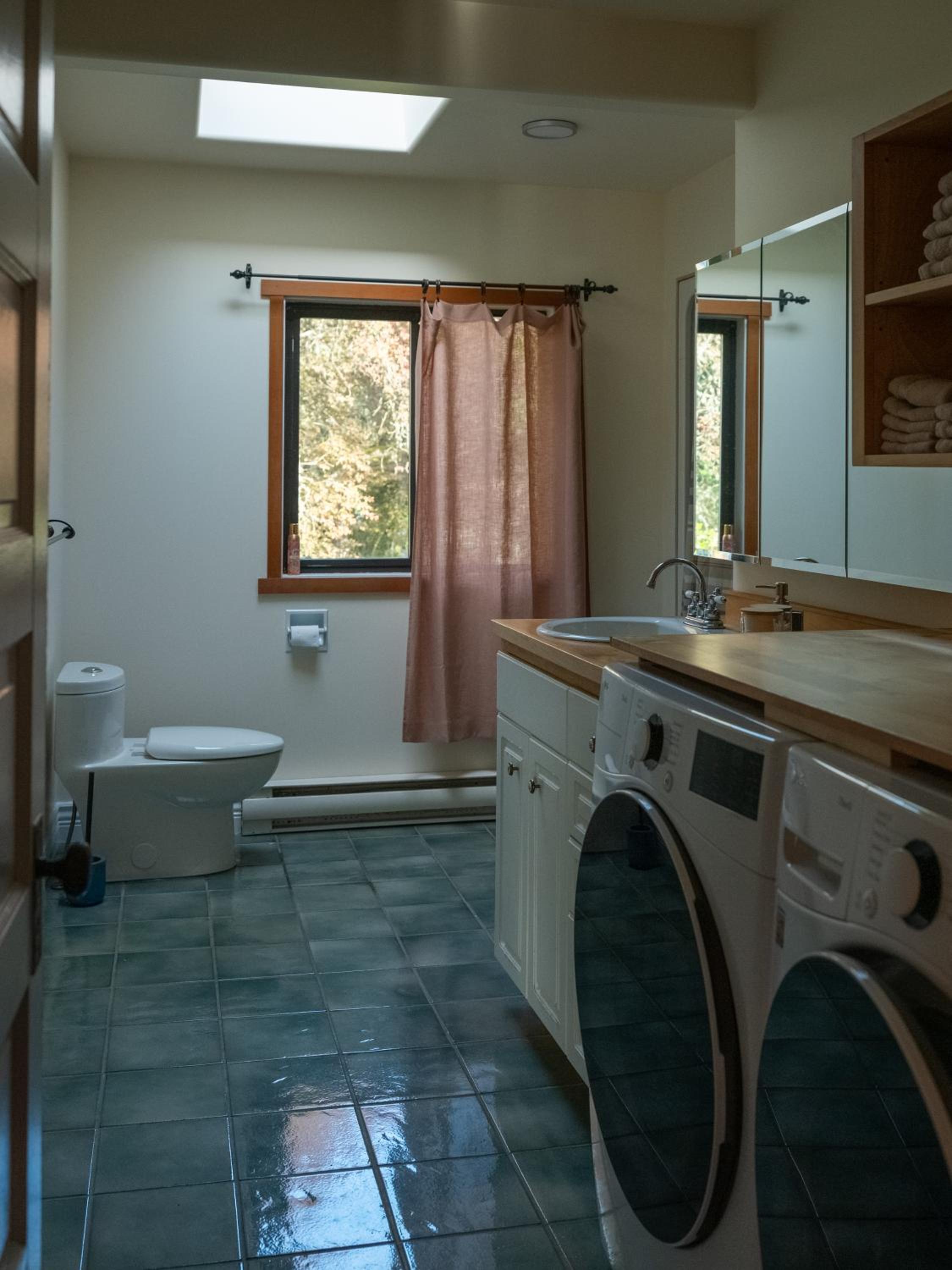 Lakefront Cottage, Salt Spring Island