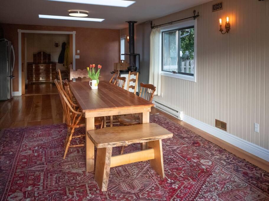 Lakefront Cottage, Salt Spring Island