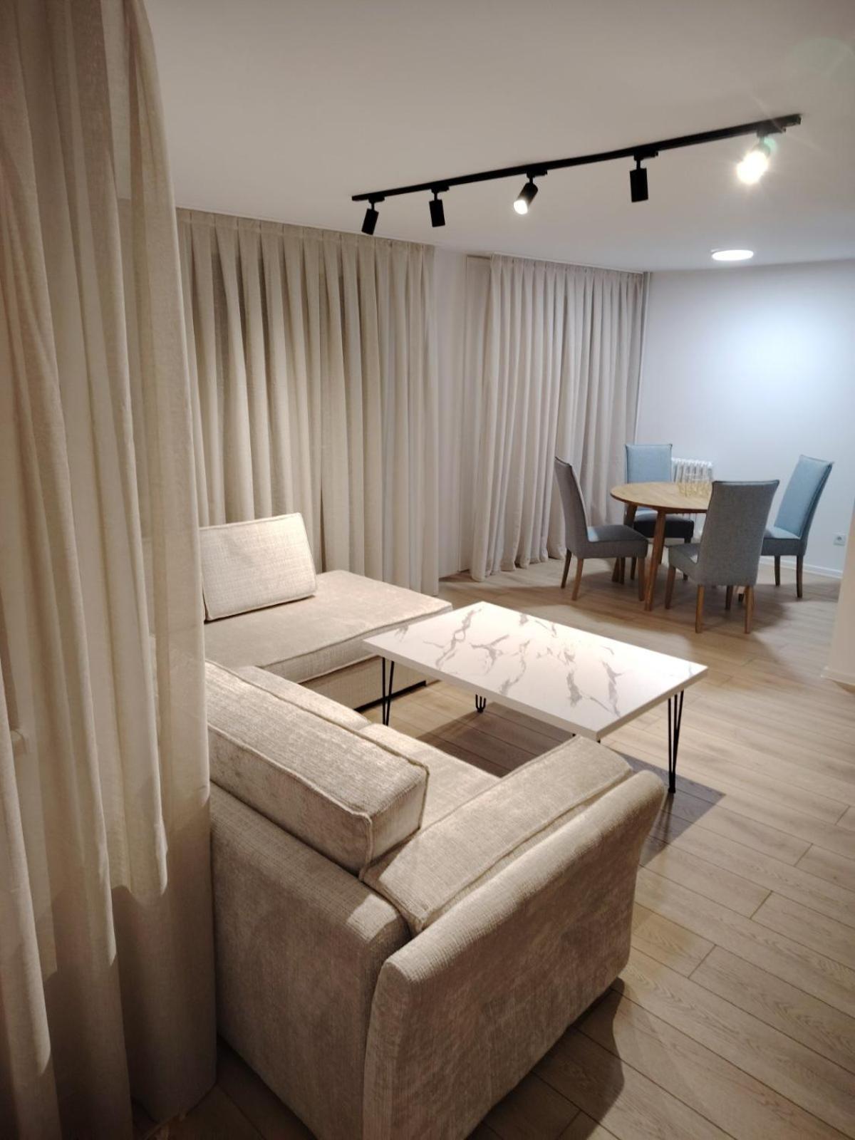 Sarah apartmani