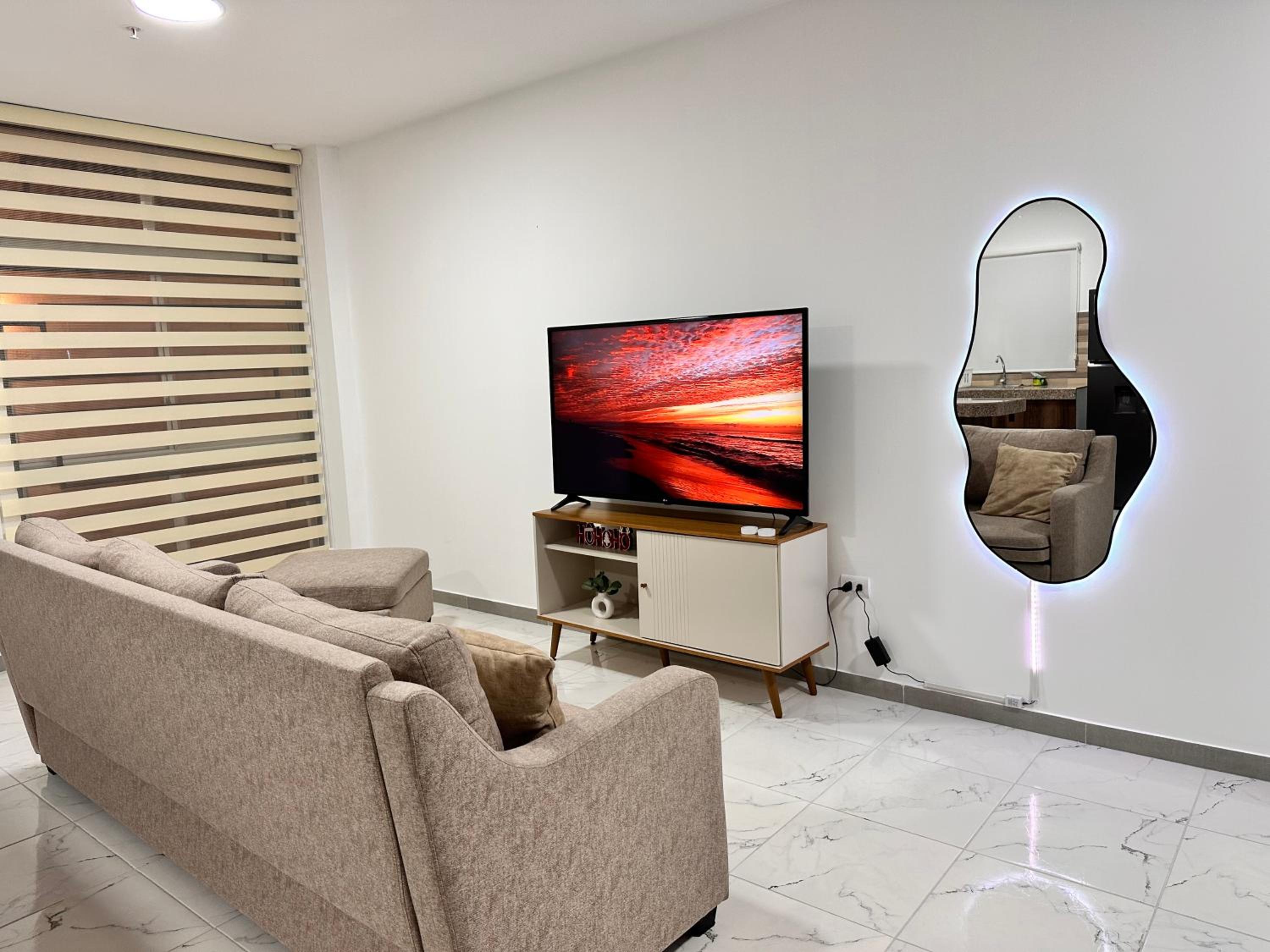Exclusivo Departamento en vía a la costa, 2 Hab, Parqueo Privado