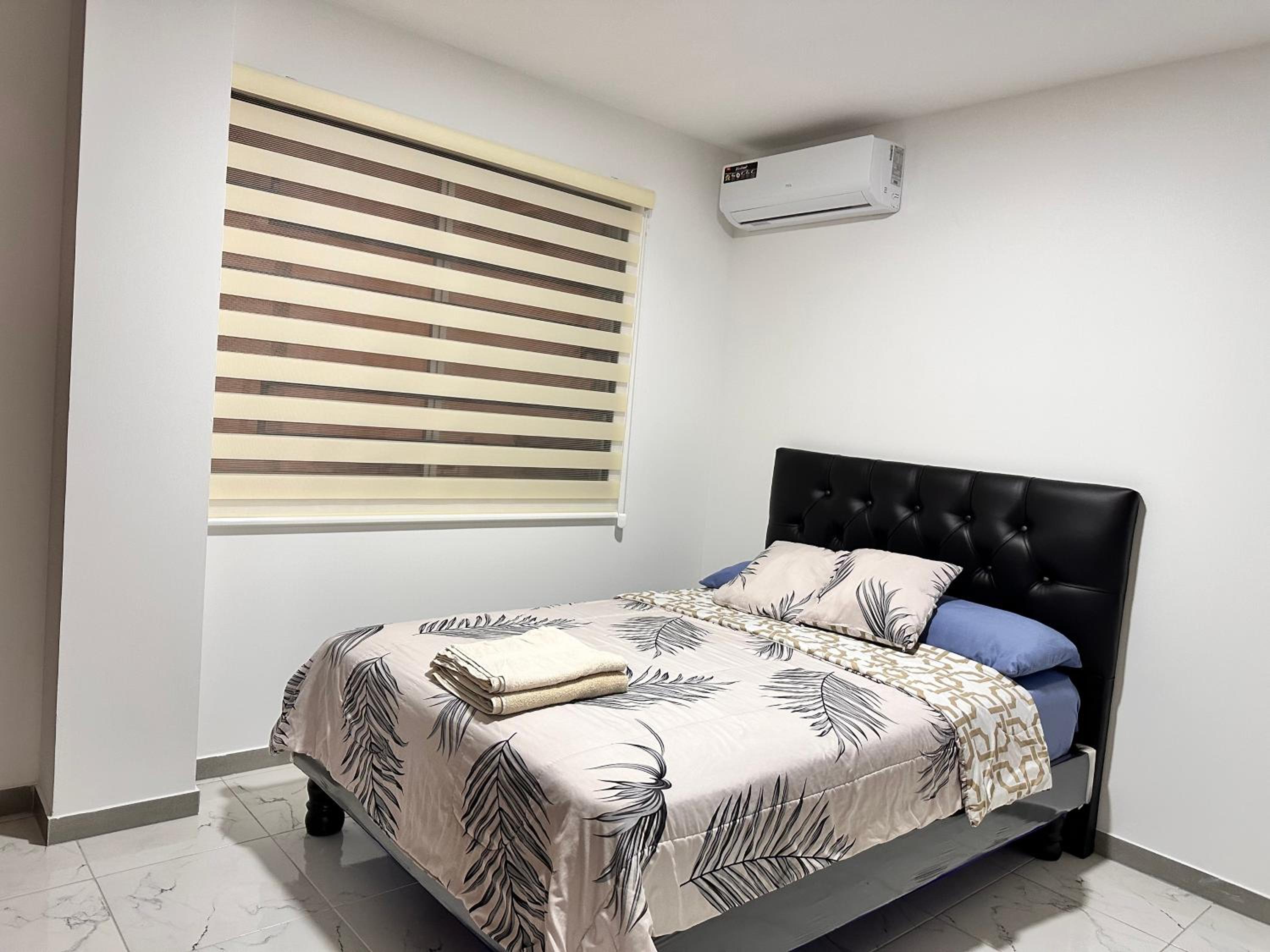 Exclusivo Departamento en vía a la costa, 2 Hab, Parqueo Privado