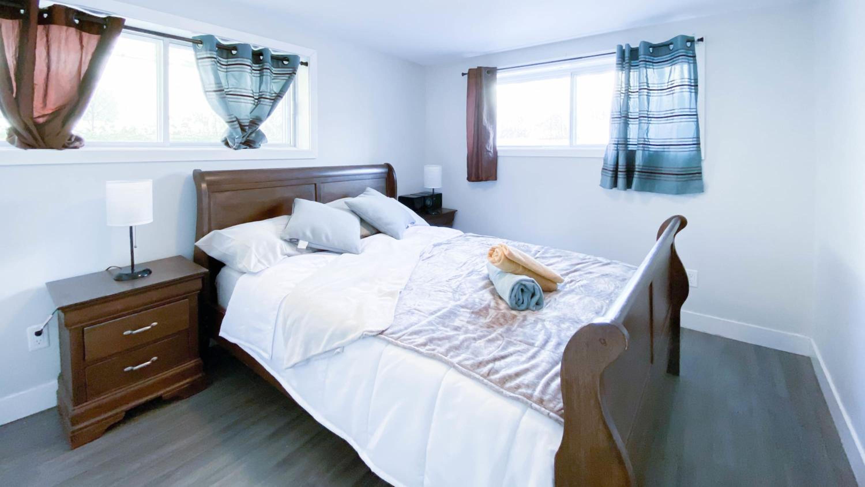 Beautiful 1 BedR W Sofa Bed in The Heart of NDG