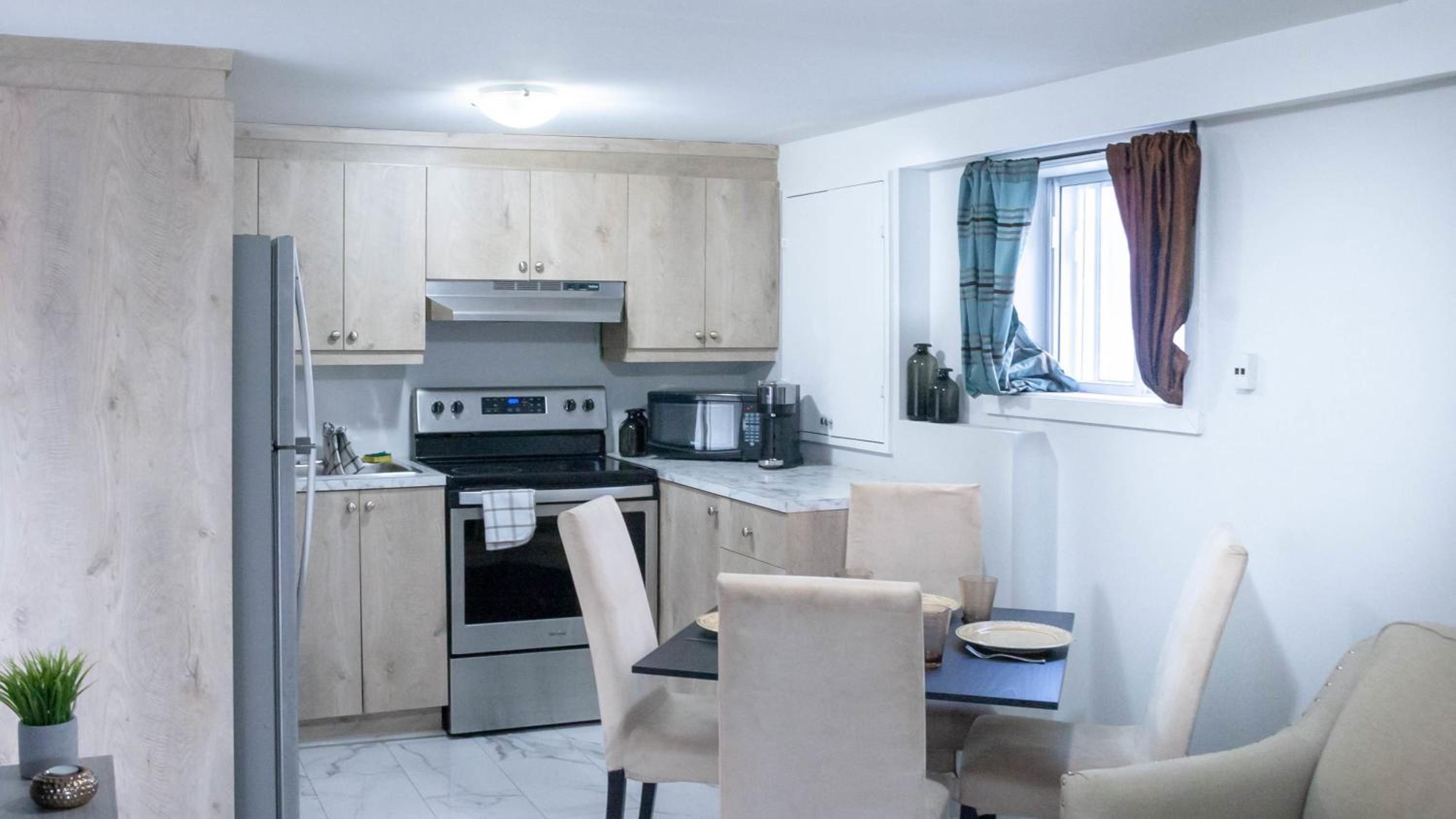 Beautiful 1 BedR W Sofa Bed in The Heart of NDG