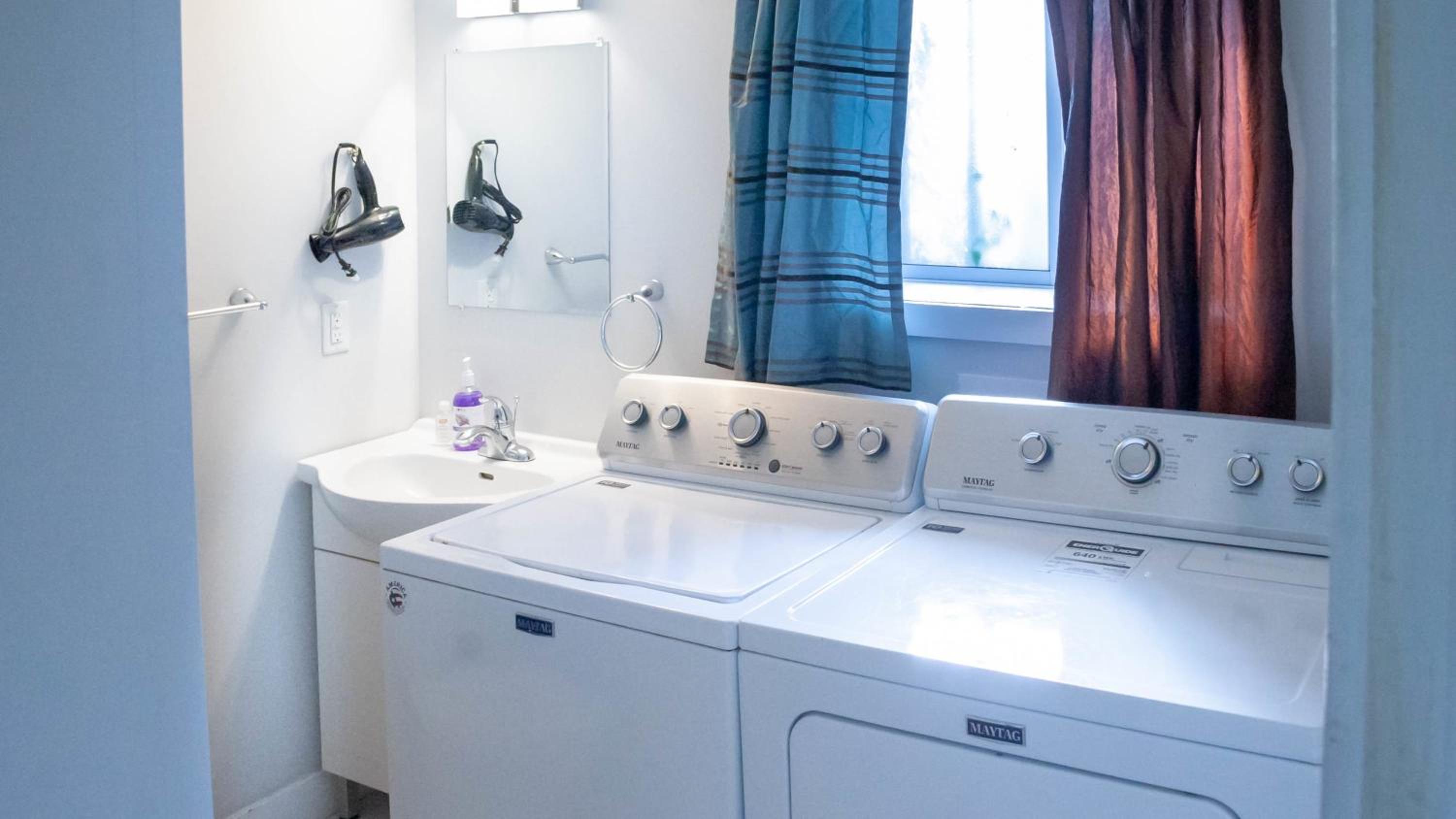 Beautiful 1 BedR W Sofa Bed in The Heart of NDG