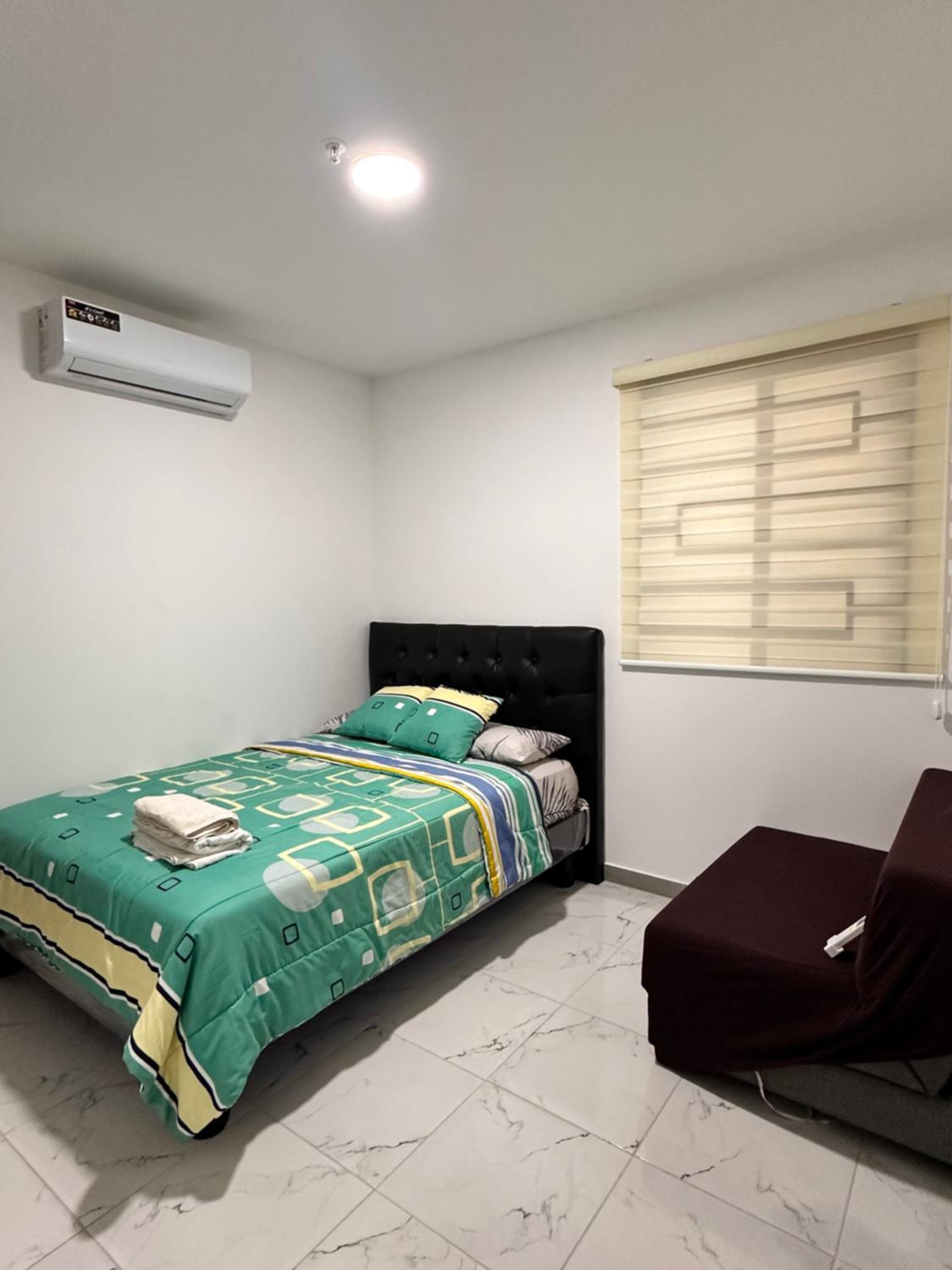 Exclusivo Departamento en vía a la costa, 2 Hab, Parqueo Privado